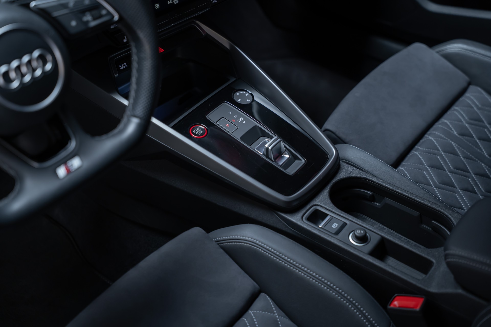 AUDI S3 Limousine 2.0 TFSI quattro S-Tronic / Sportsitze / Sportlenkrad / Virtual Cockpit-image-15