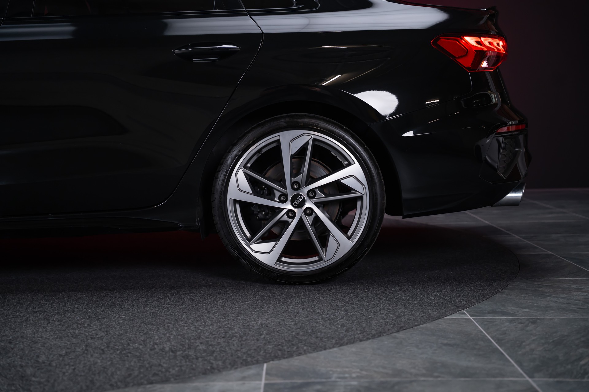 AUDI S3 Limousine 2.0 TFSI quattro S-Tronic / Sportsitze / Sportlenkrad / Virtual Cockpit-image-12