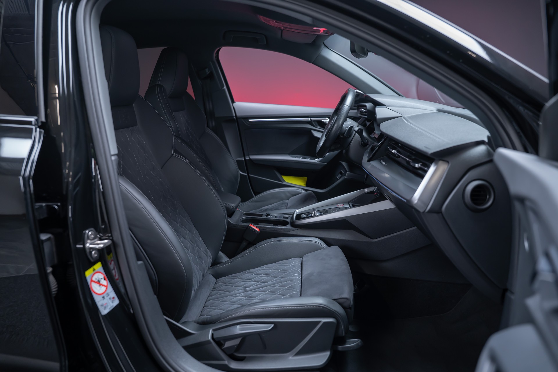 AUDI S3 Limousine 2.0 TFSI quattro S-Tronic / Sportsitze / Sportlenkrad / Virtual Cockpit-image-31
