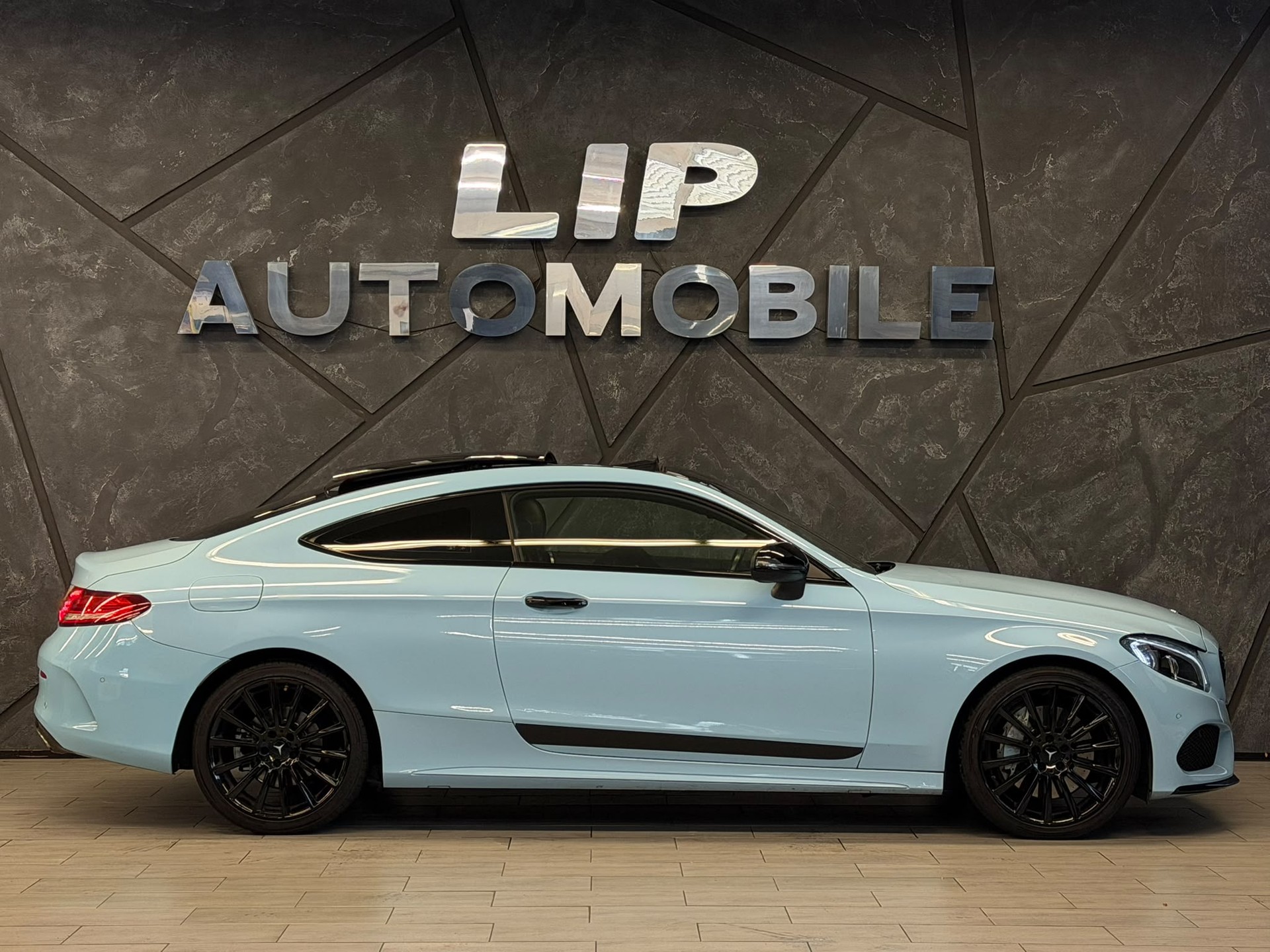 MERCEDES-BENZ C 300 AMG Line Coupé 7G-tronic-image-4