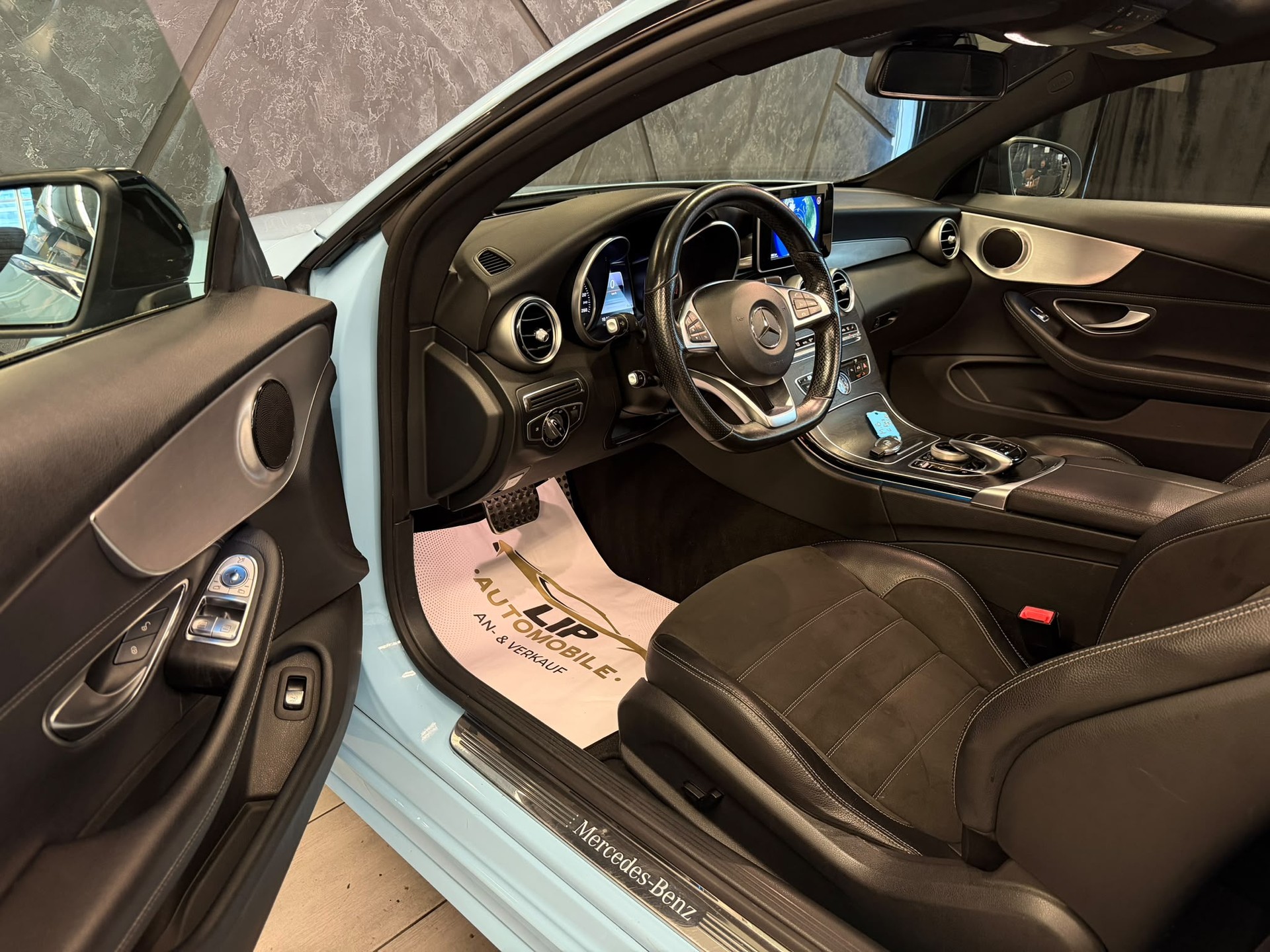 MERCEDES-BENZ C 300 AMG Line Coupé 7G-tronic-image-11