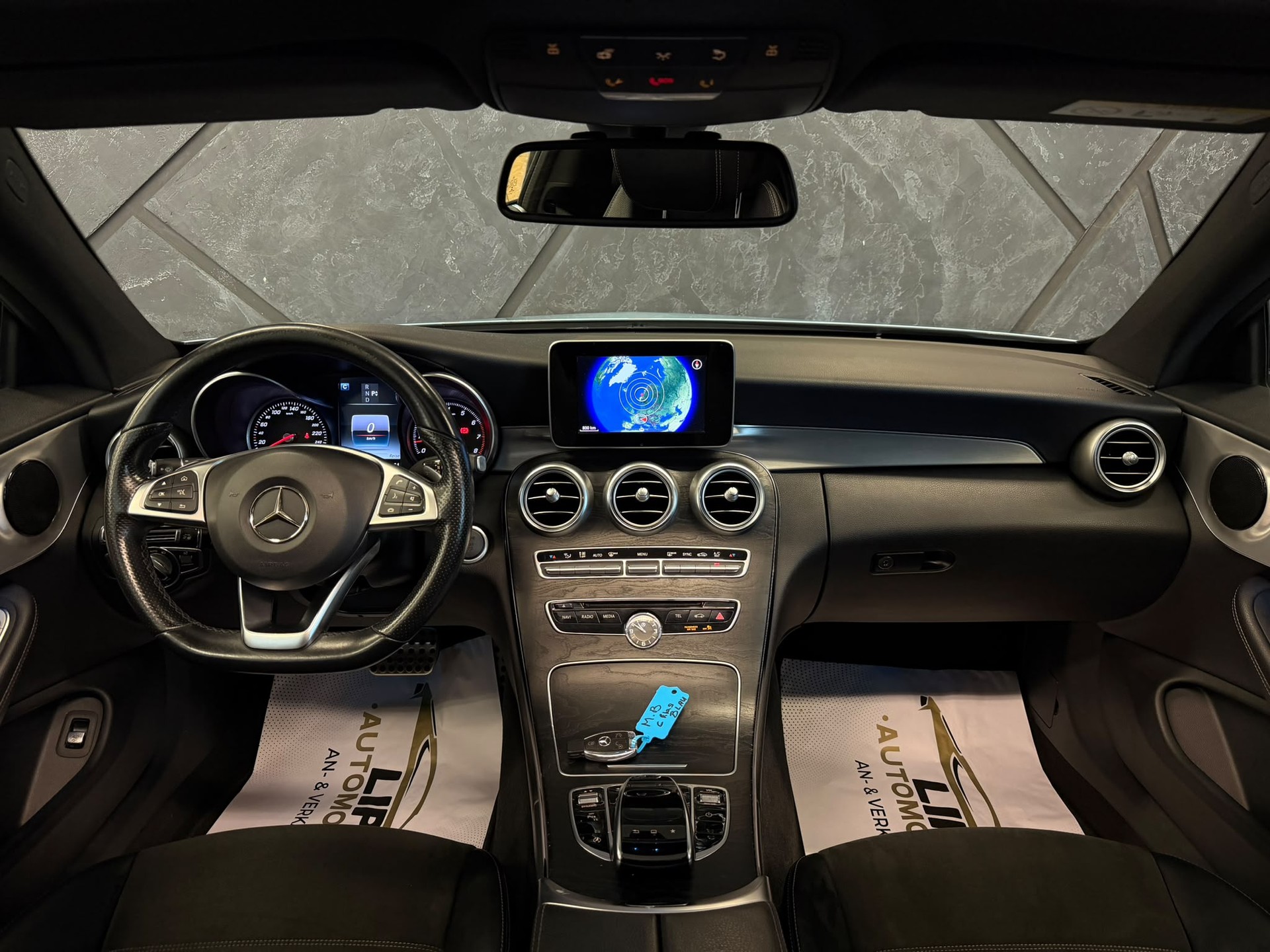 MERCEDES-BENZ C 300 AMG Line Coupé 7G-tronic-image-14