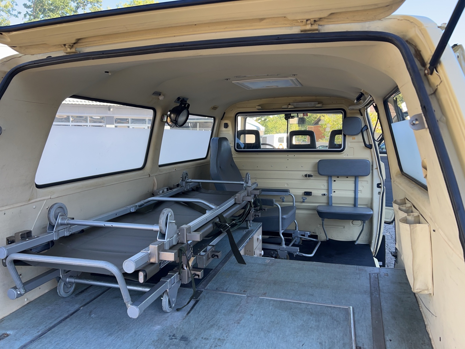 VW T3 Militär Krankenwagen-image-6