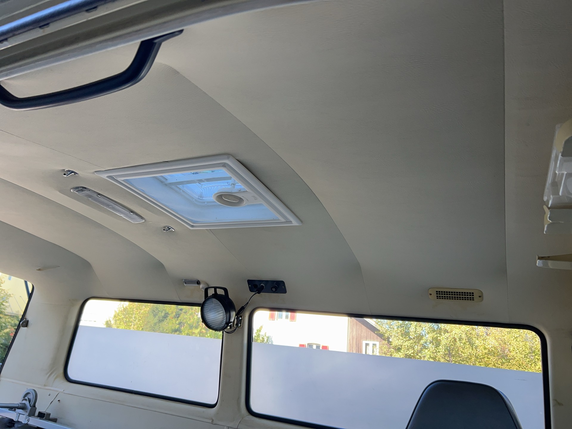 VW T3 Militär Krankenwagen-image-8