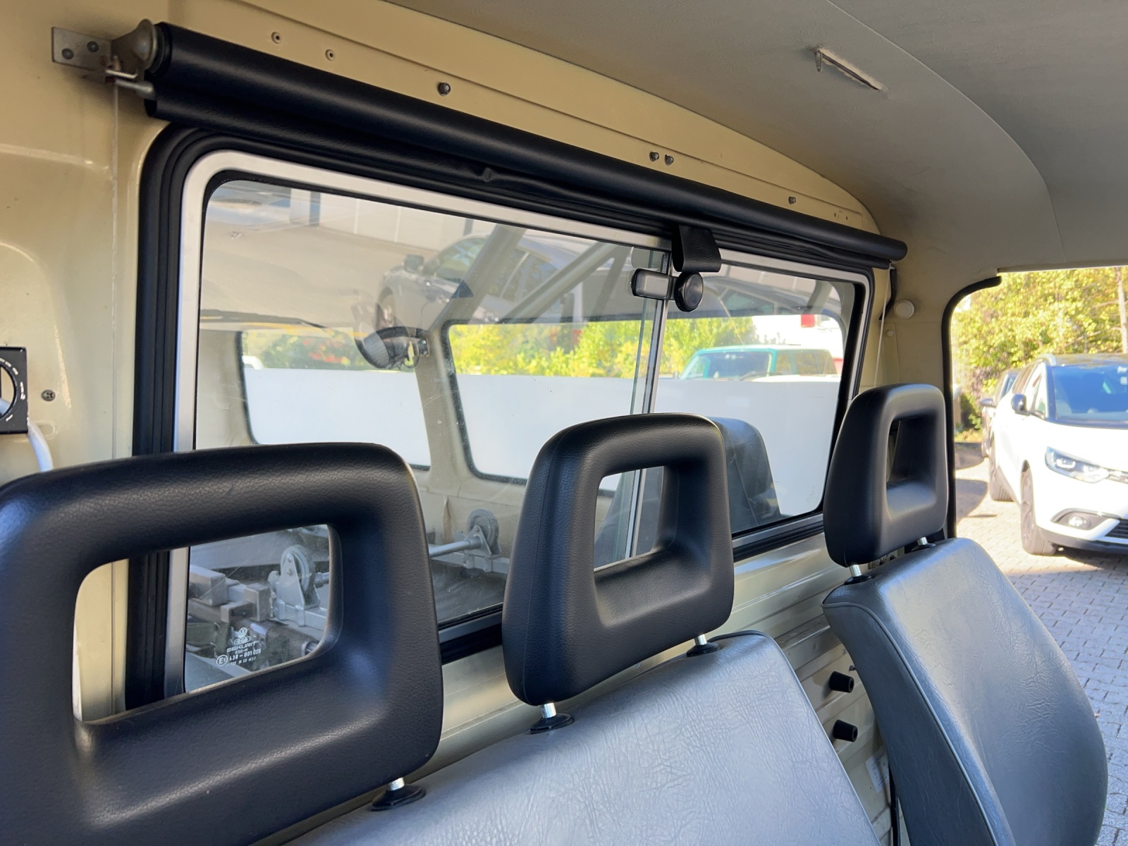 VW T3 Militär Krankenwagen-image-9