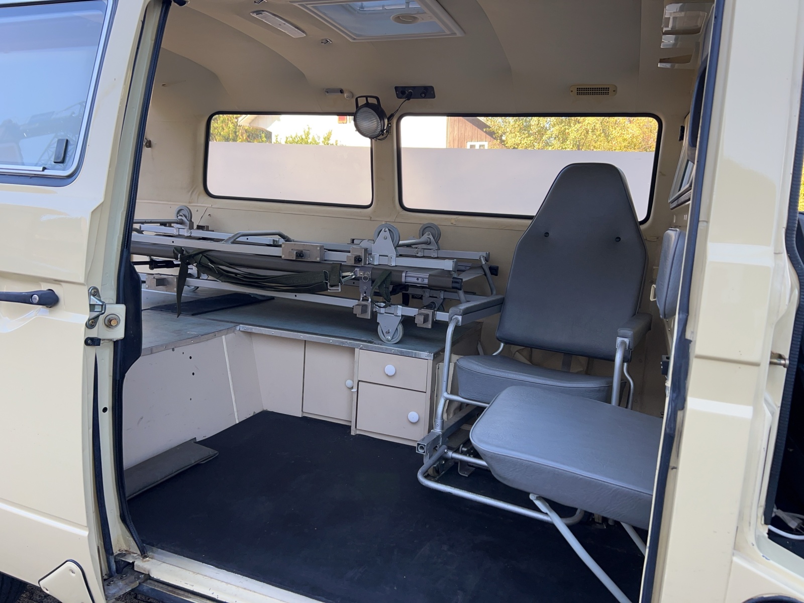 VW T3 Militär Krankenwagen-image-5