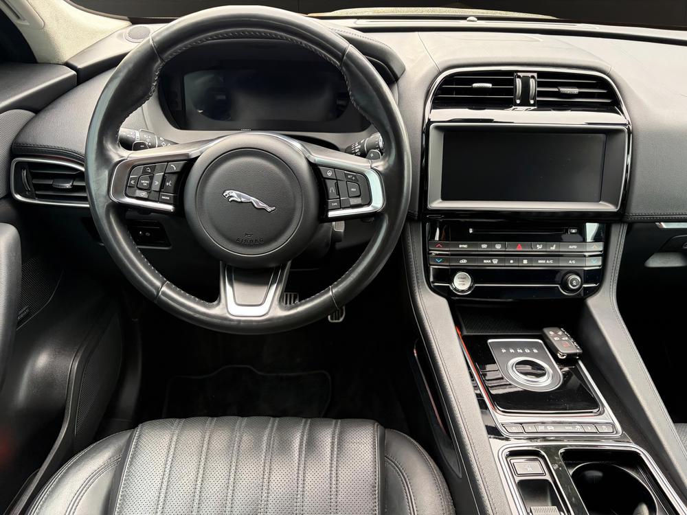 JAGUAR F-Pace 30t 2.0 R-Sport AWD Automatik-image-17