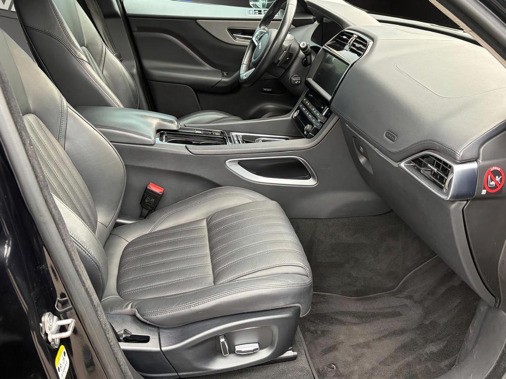 JAGUAR F-Pace 30t 2.0 R-Sport AWD Automatik-image-18