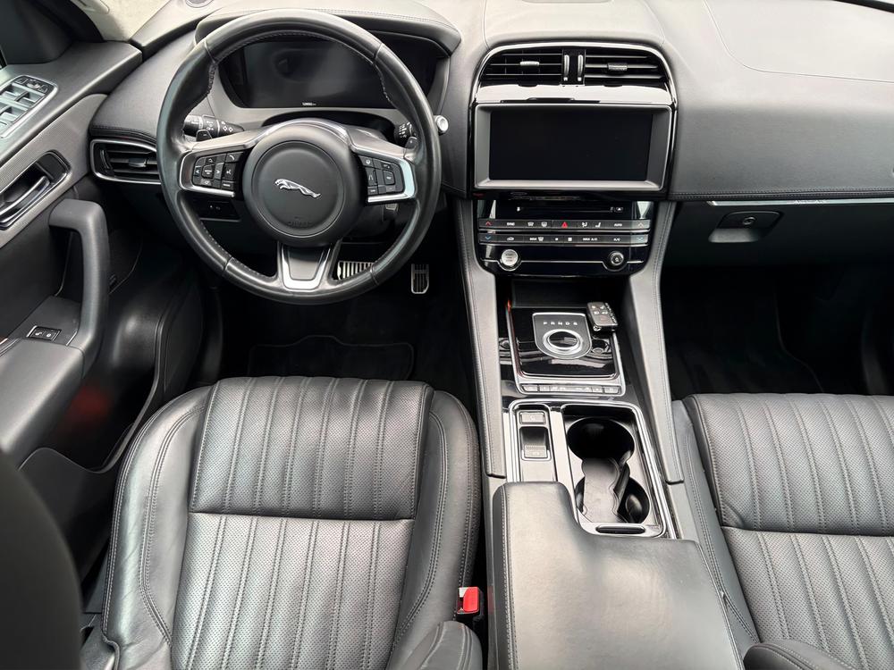 JAGUAR F-Pace 30t 2.0 R-Sport AWD Automatik-image-16