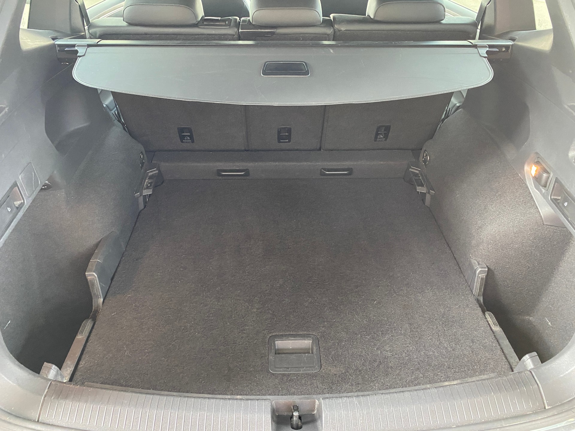 VW Tiguan Allspace 2.0 TDI R-Line-image-17