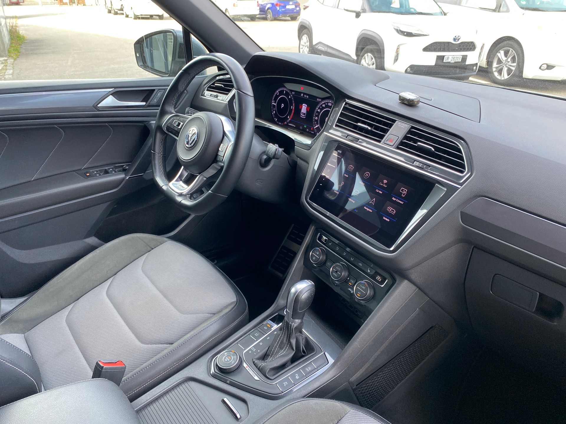 VW Tiguan Allspace 2.0 TDI R-Line-image-9