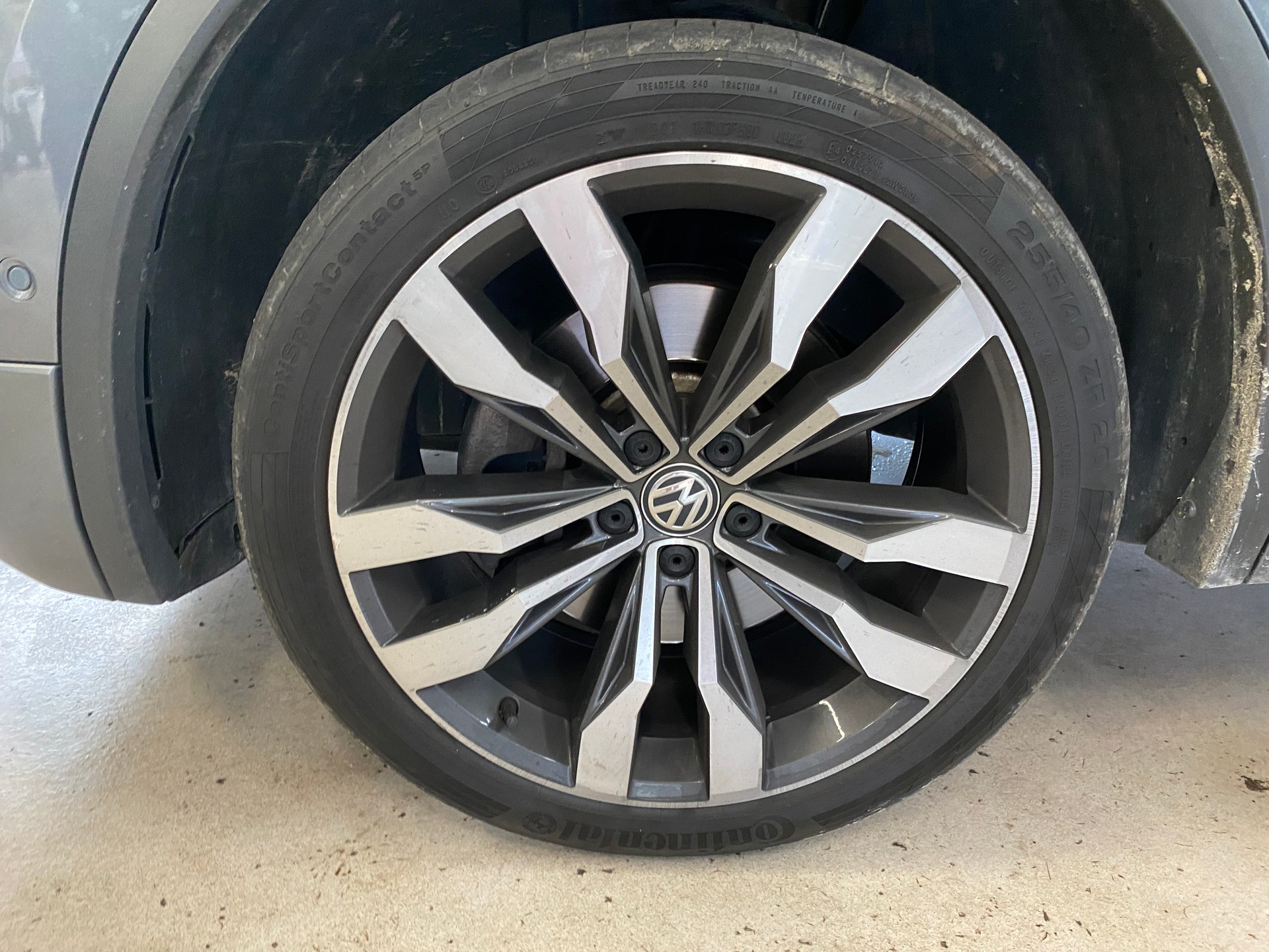 VW Tiguan Allspace 2.0 TDI R-Line-image-5