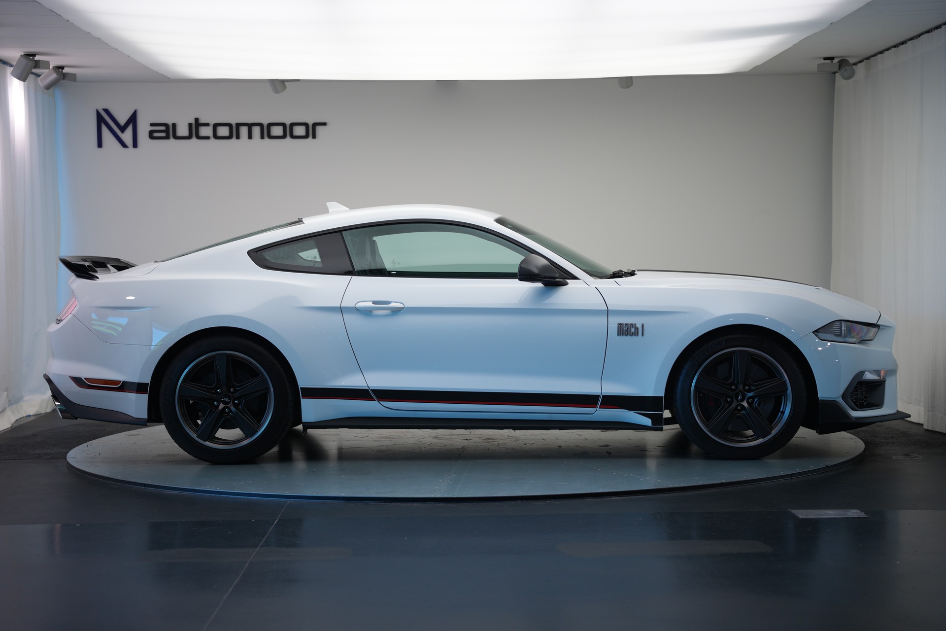FORD Mustang Fastback 5.0 V8 Mach 1 Automat-image-3