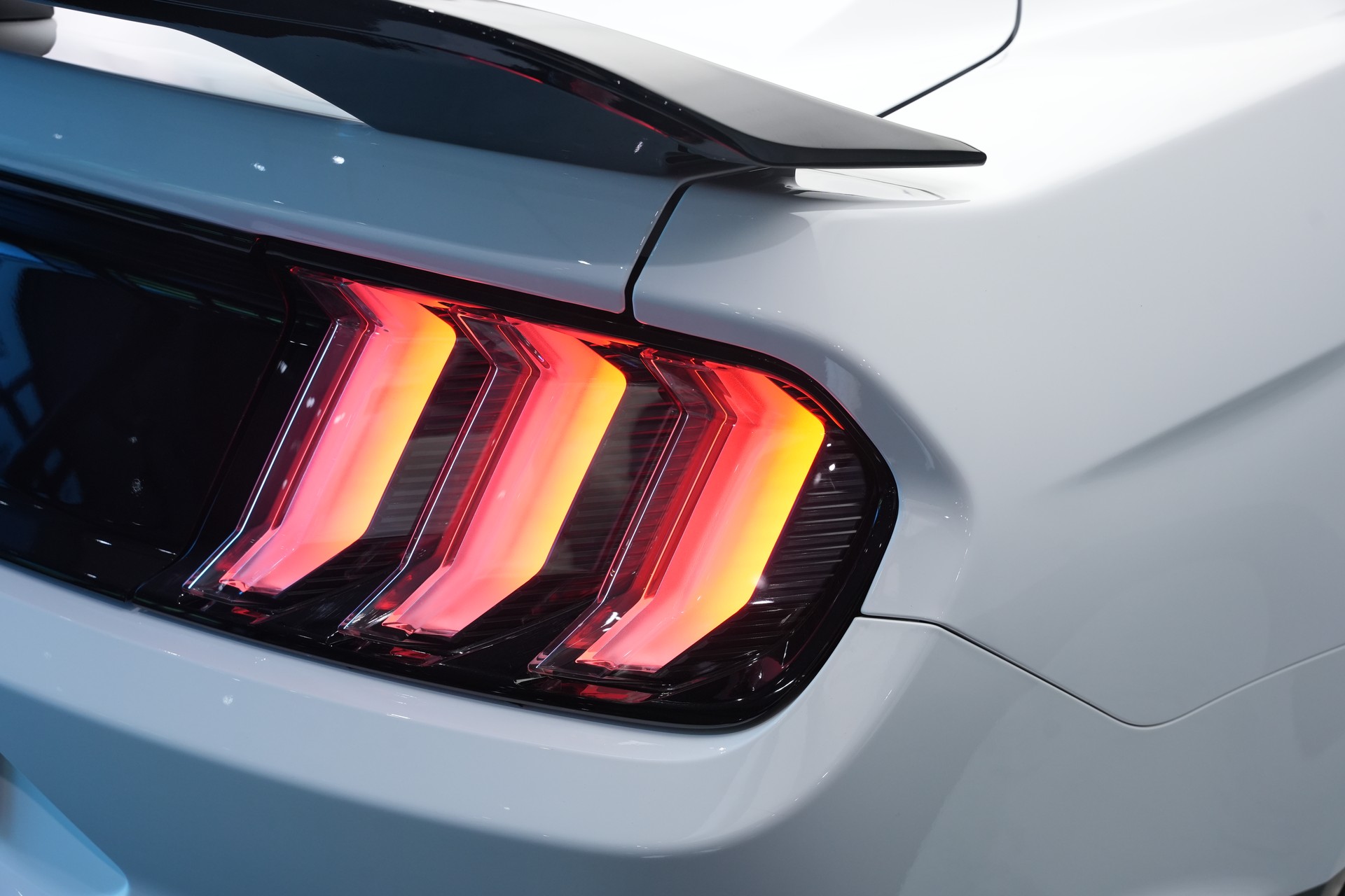 FORD Mustang Fastback 5.0 V8 Mach 1 Automat-image-42