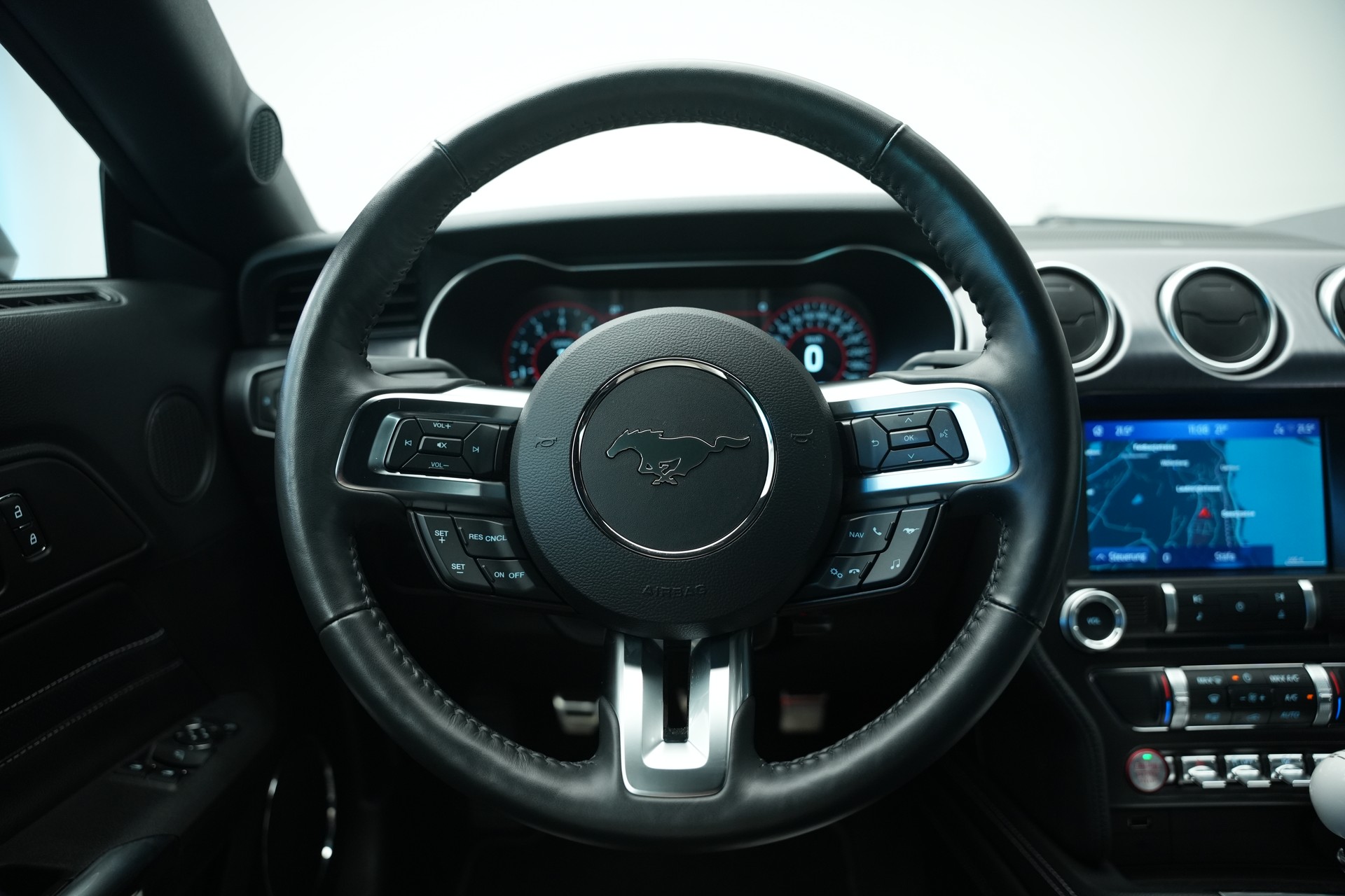 FORD Mustang Fastback 5.0 V8 Mach 1 Automat-image-22