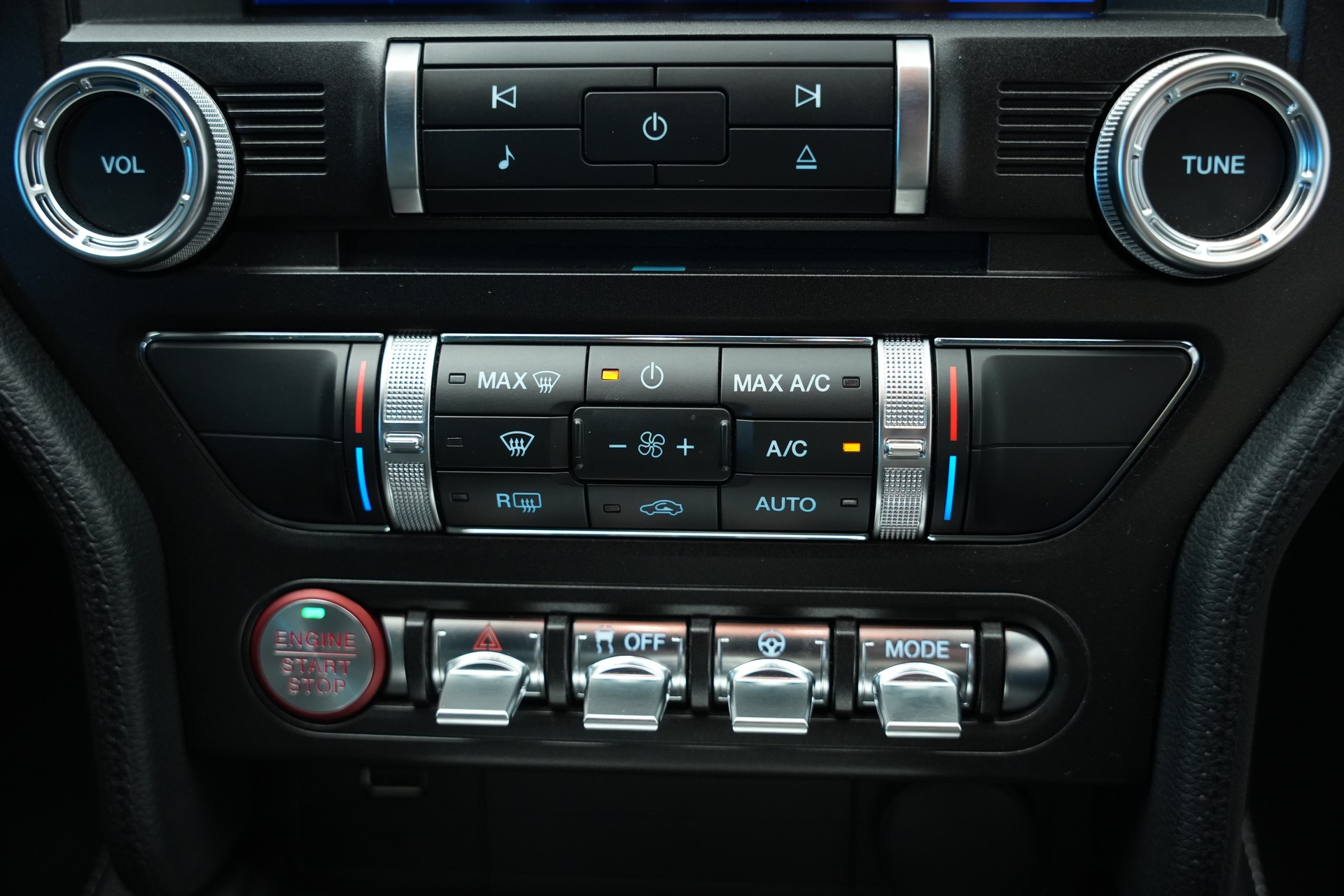 FORD Mustang Fastback 5.0 V8 Mach 1 Automat-image-26