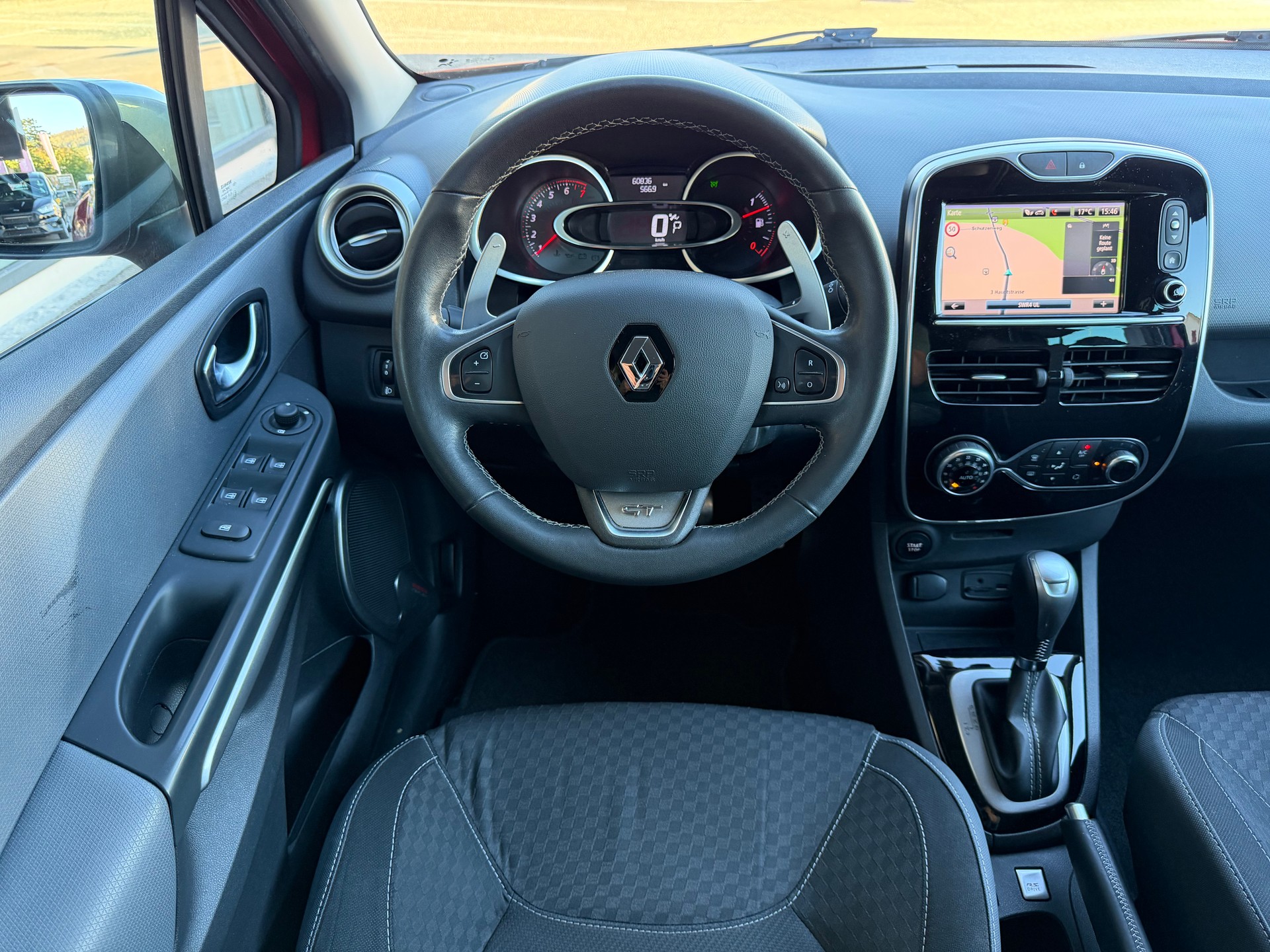 RENAULT Clio Grandtour 1.2 TCe 120 Iconic S/S-image-13