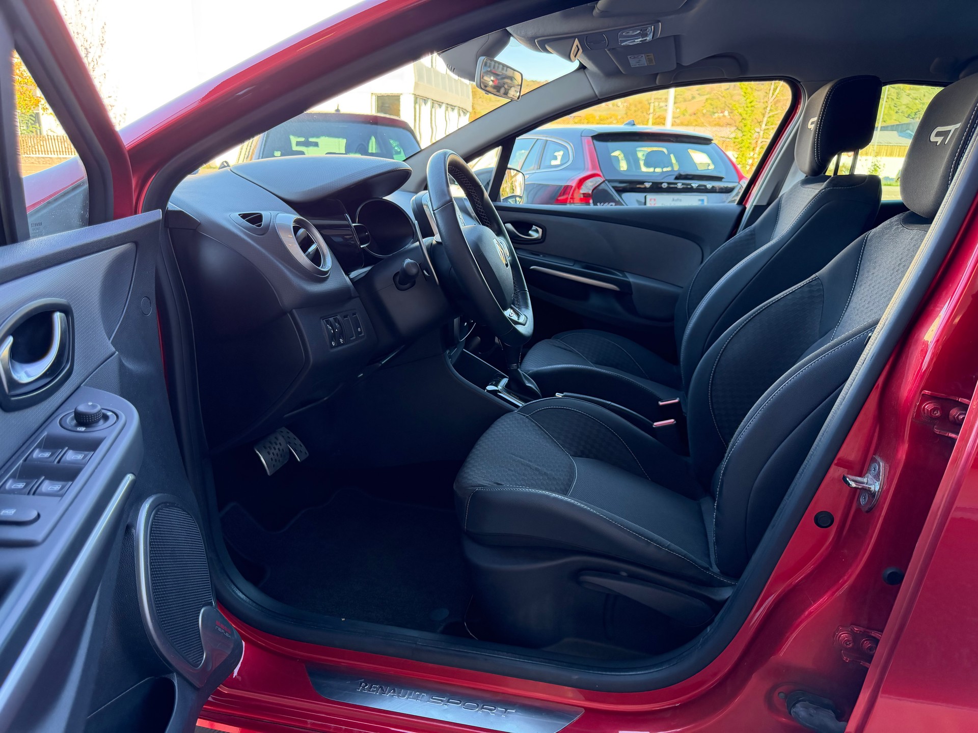 RENAULT Clio Grandtour 1.2 TCe 120 Iconic S/S-image-10