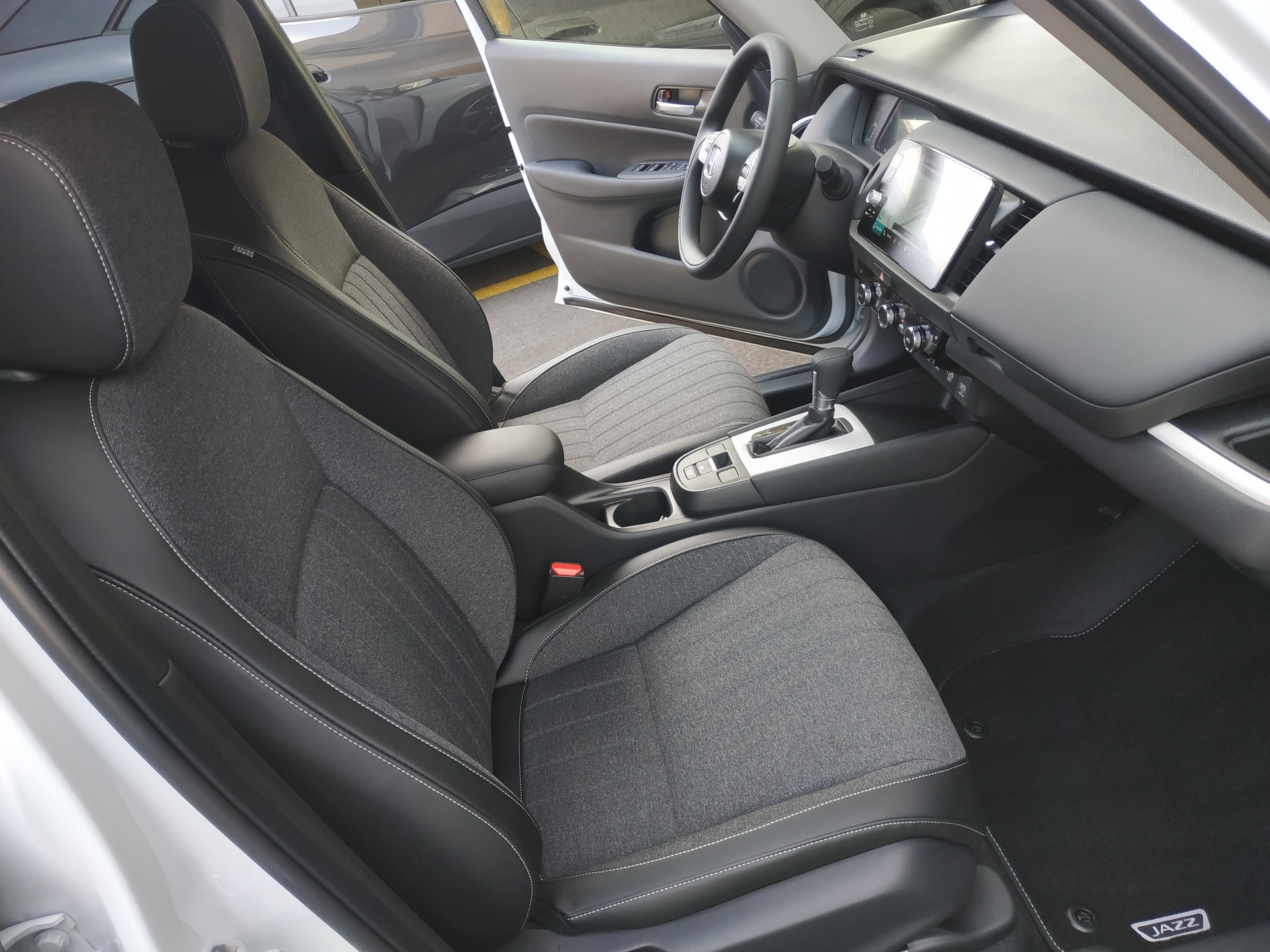 HONDA Jazz 1.5i-MMD Advance E-CVT-image-13