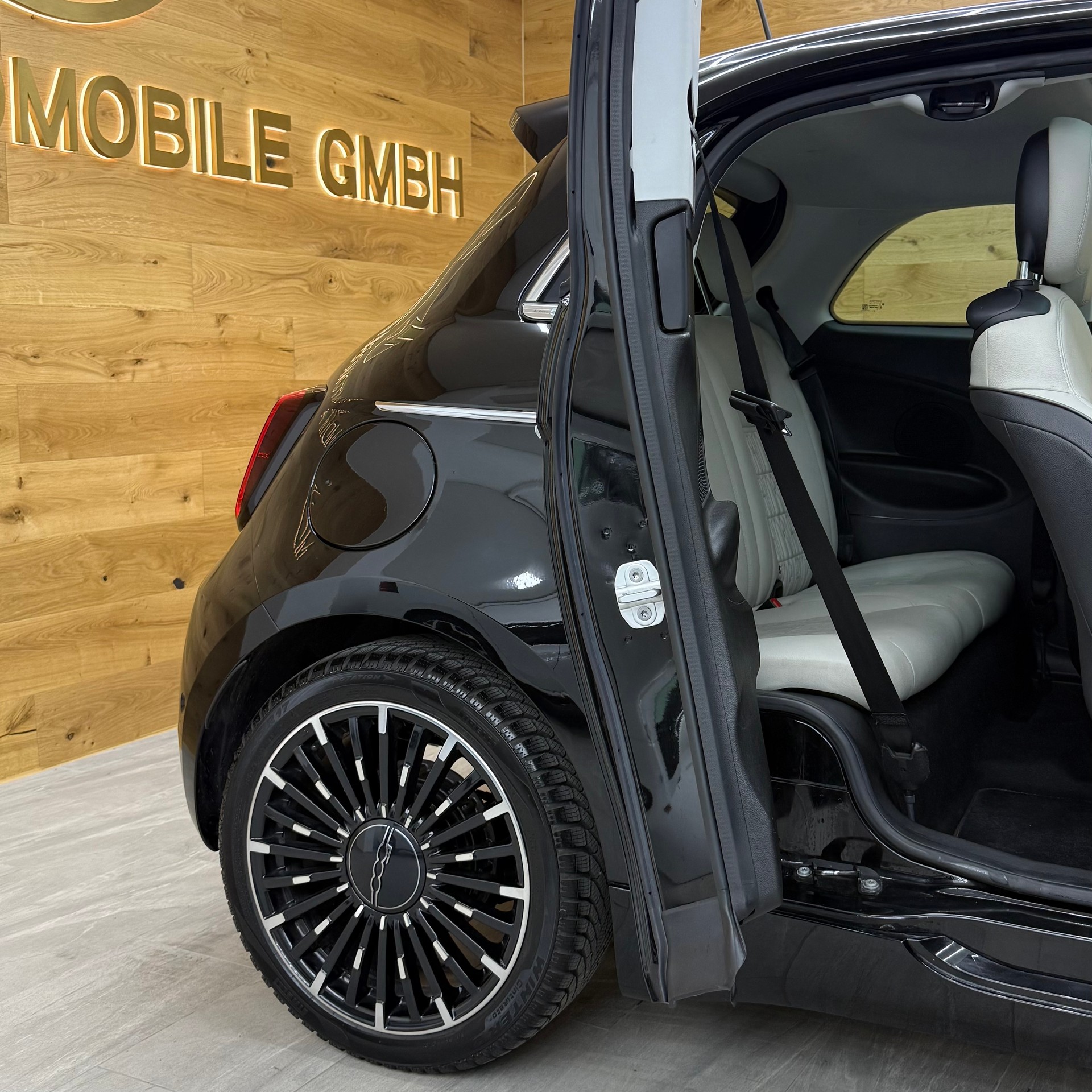 FIAT 500 3+1 electric 87 kW La Prima By Bocelli-image-4