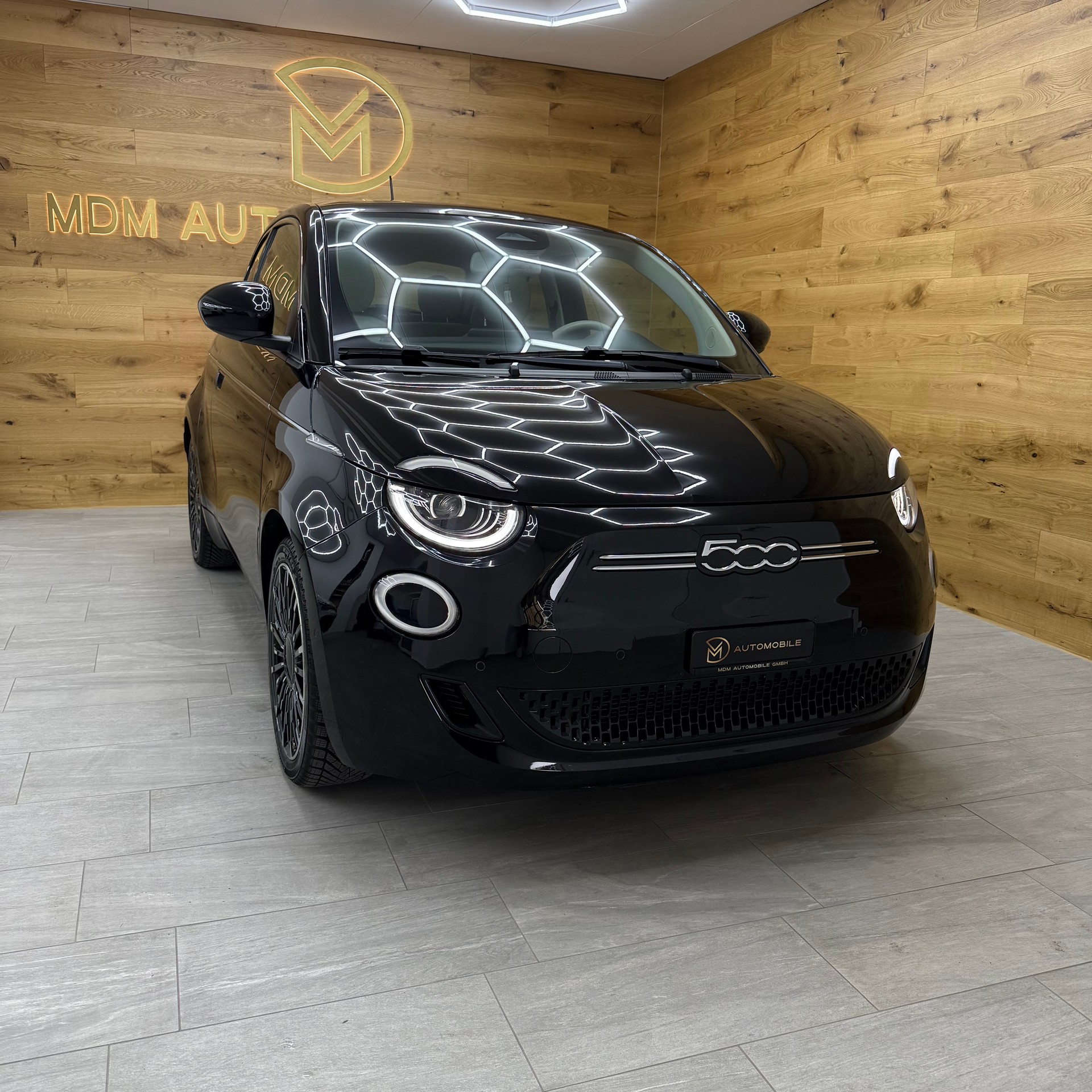 FIAT 500 3+1 electric 87 kW La Prima By Bocelli-showroom-element-1