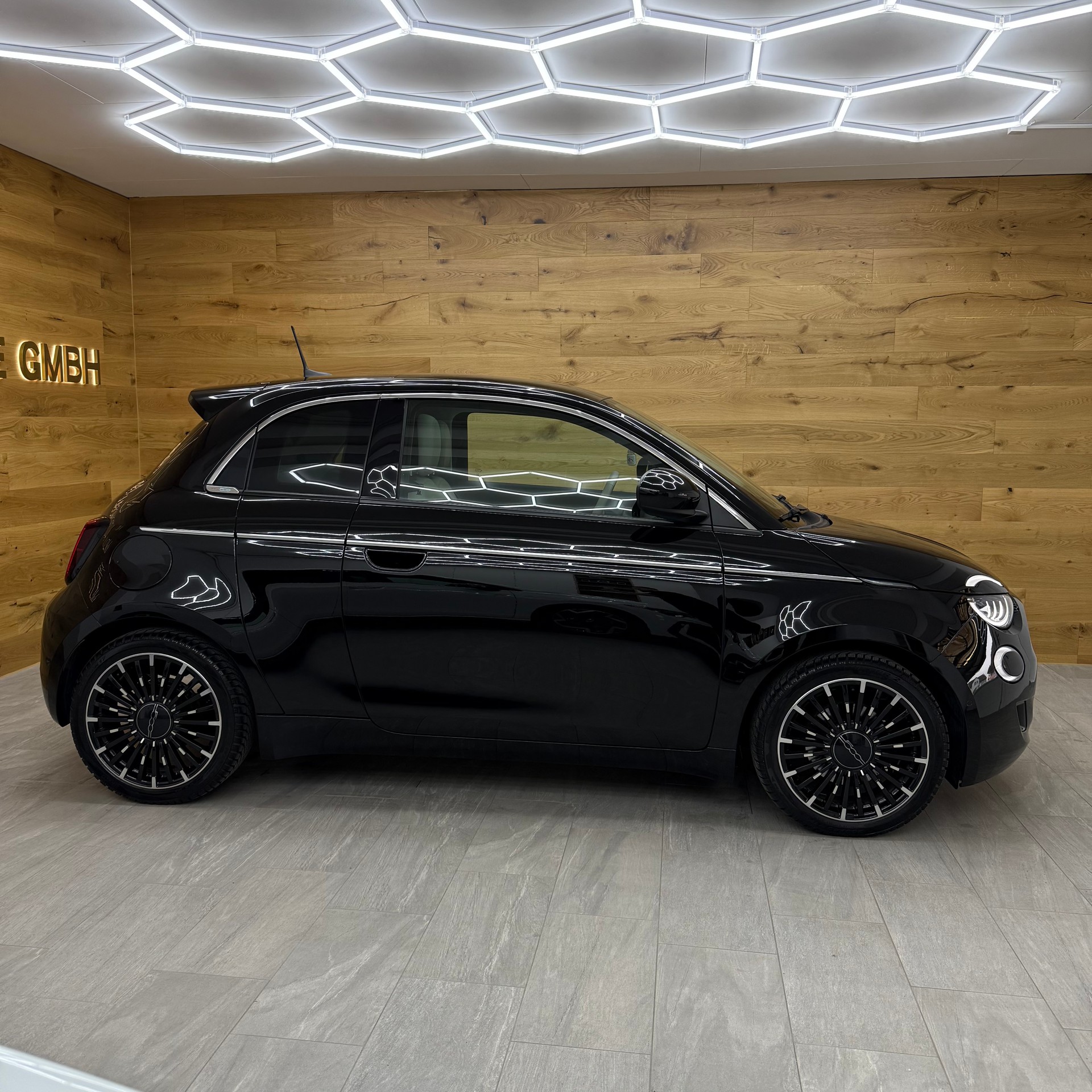FIAT 500 3+1 electric 87 kW La Prima By Bocelli-showroom-element-2