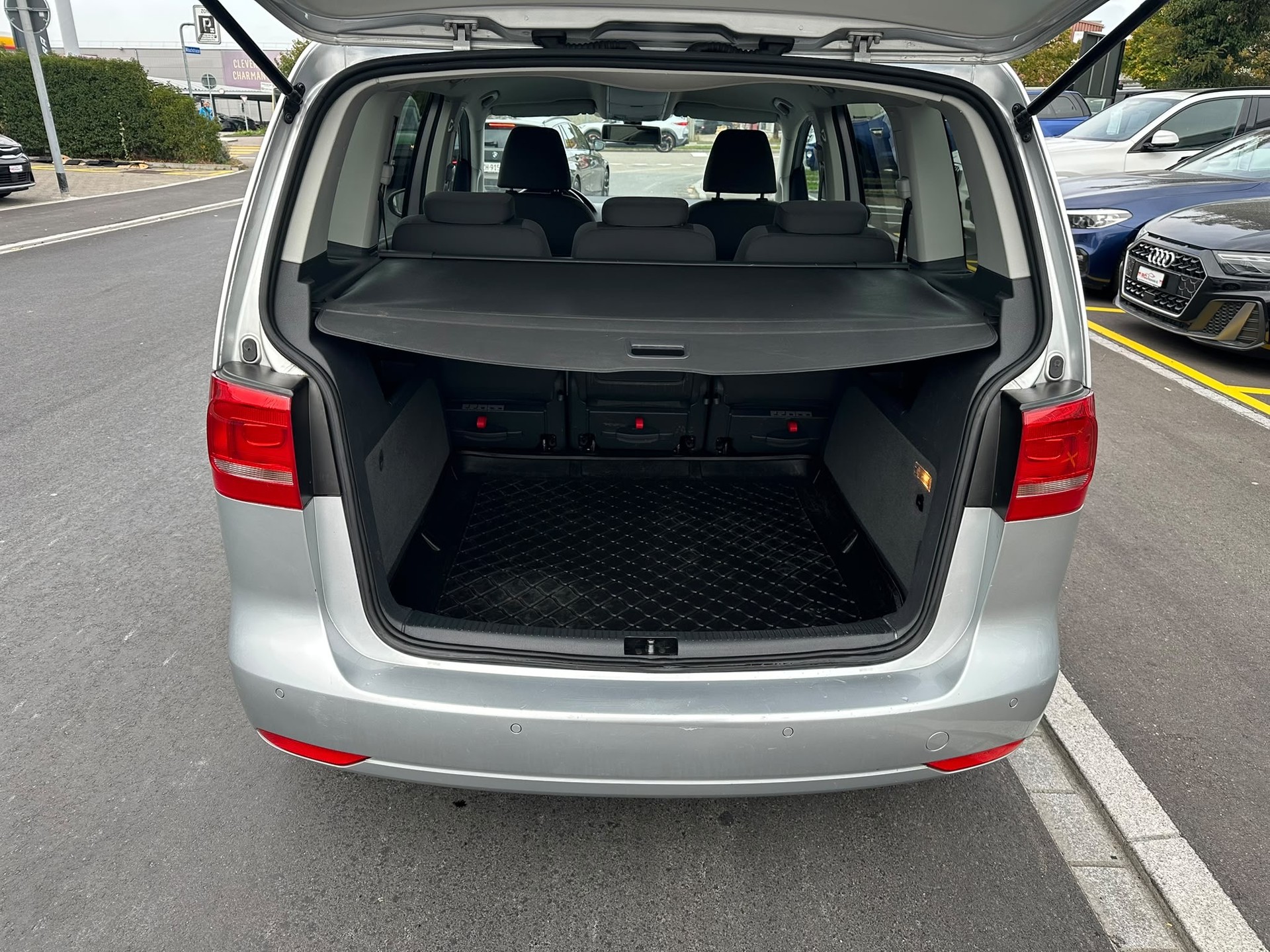 VW Touran 1.4 TSI Highline DSG-image-11