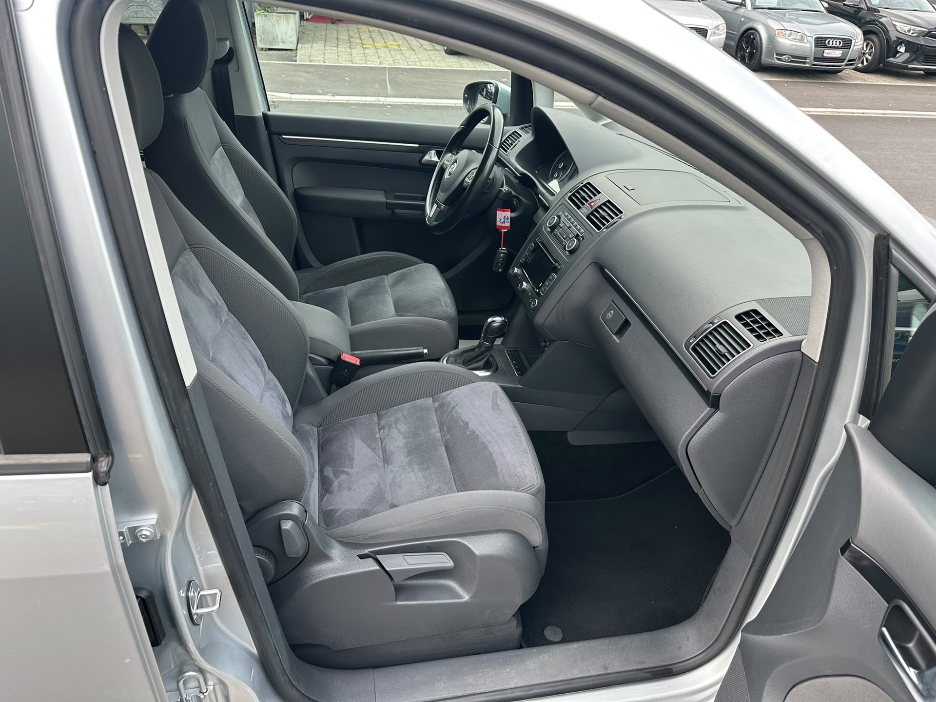 VW Touran 1.4 TSI Highline DSG-image-18