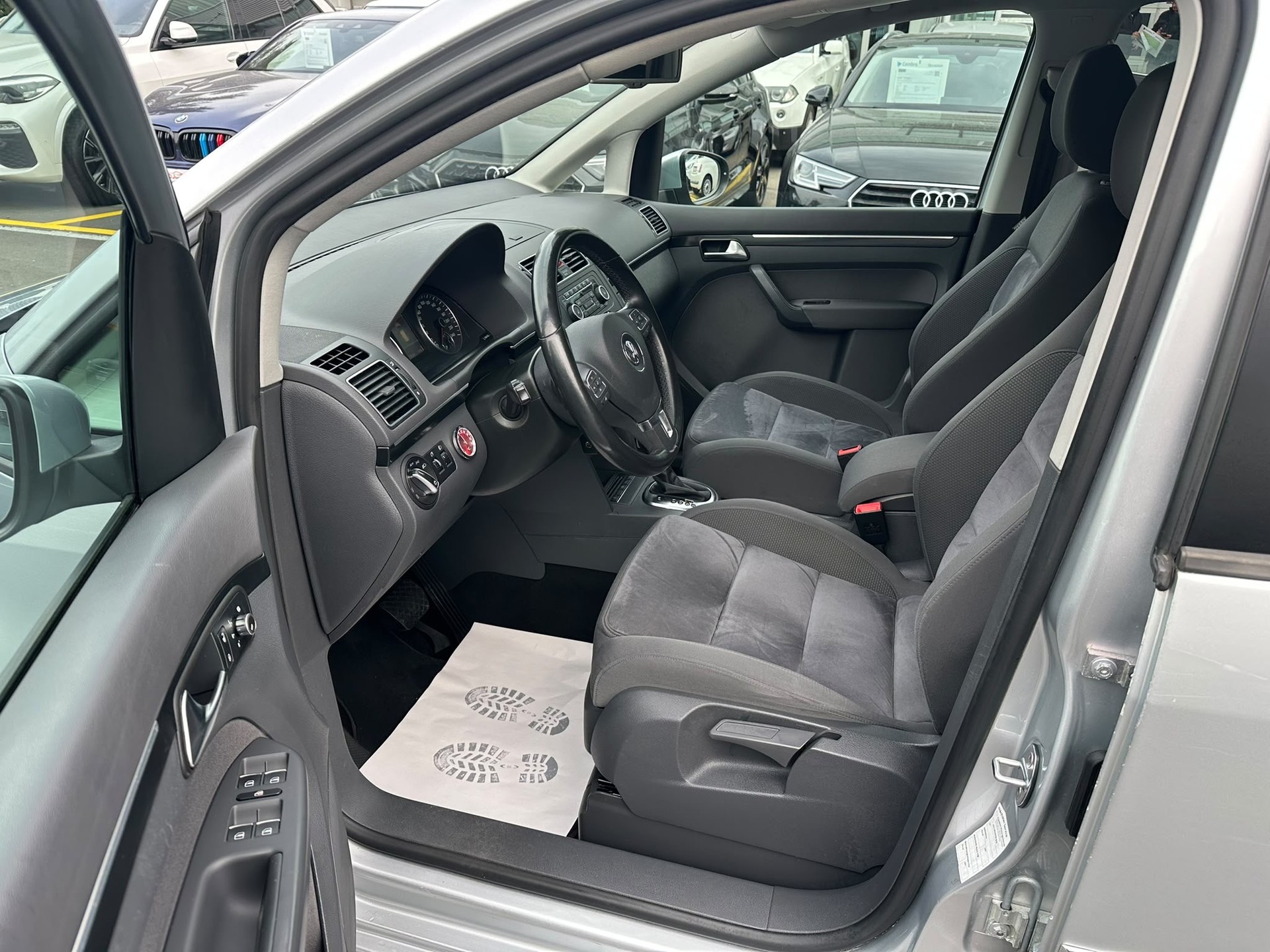 VW Touran 1.4 TSI Highline DSG-image-8