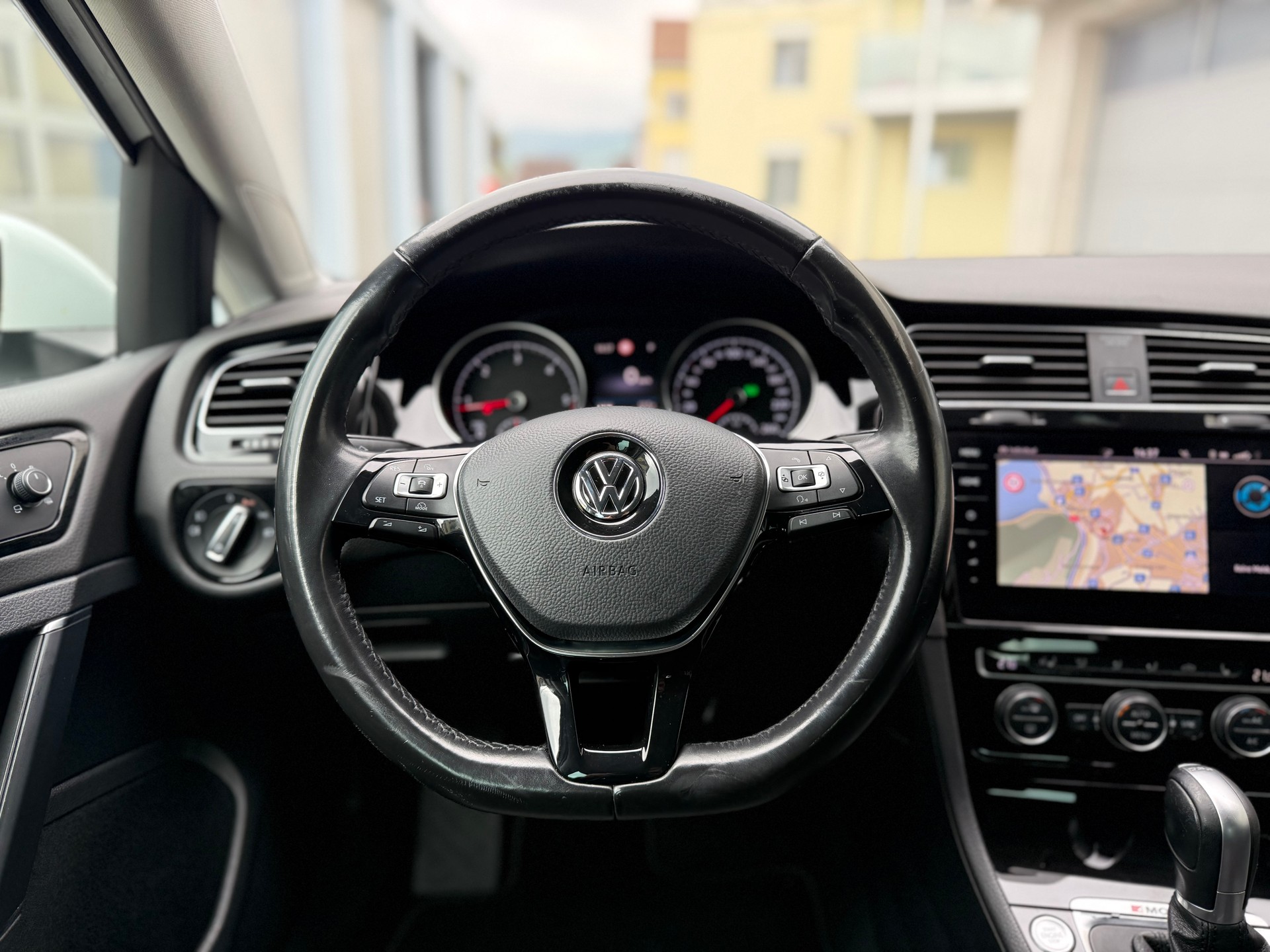 VW Golf 2.0 TDI Highline Swiss Line Limited 4M DSG-image-12