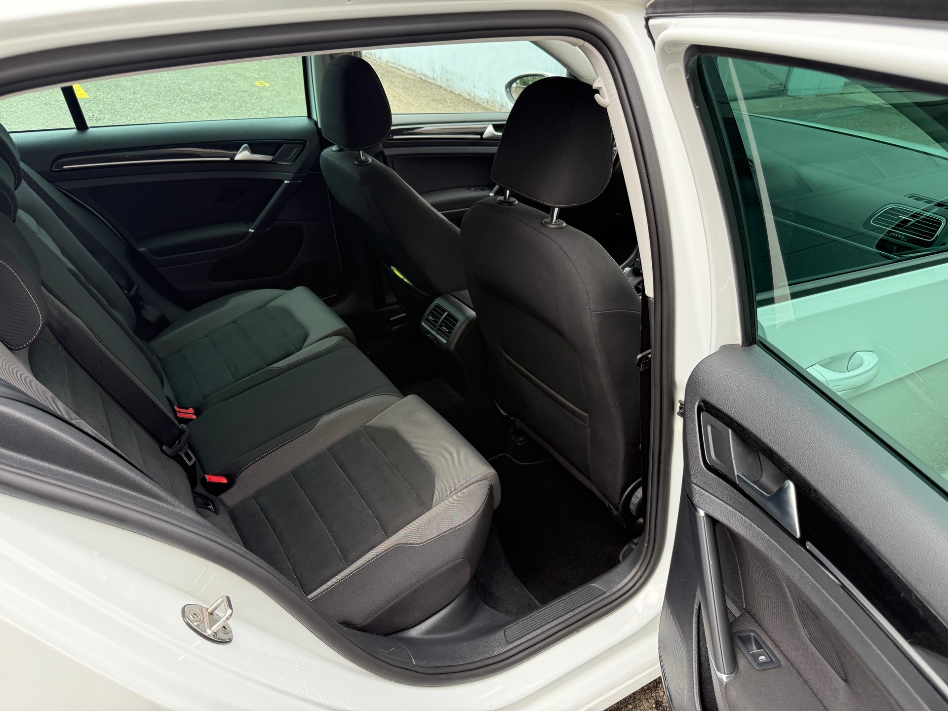 VW Golf 2.0 TDI Highline Swiss Line Limited 4M DSG-image-26