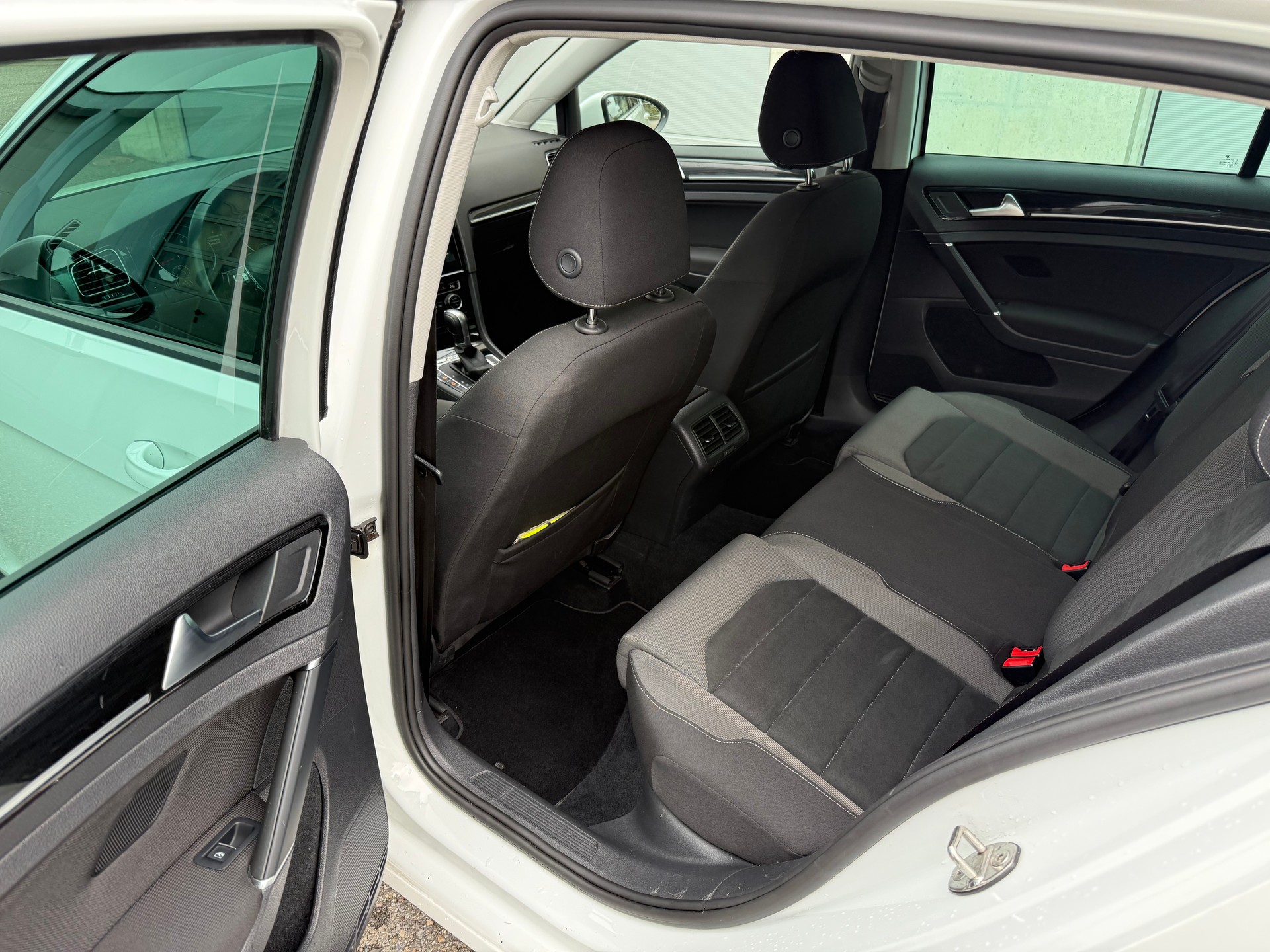 VW Golf 2.0 TDI Highline Swiss Line Limited 4M DSG-image-25