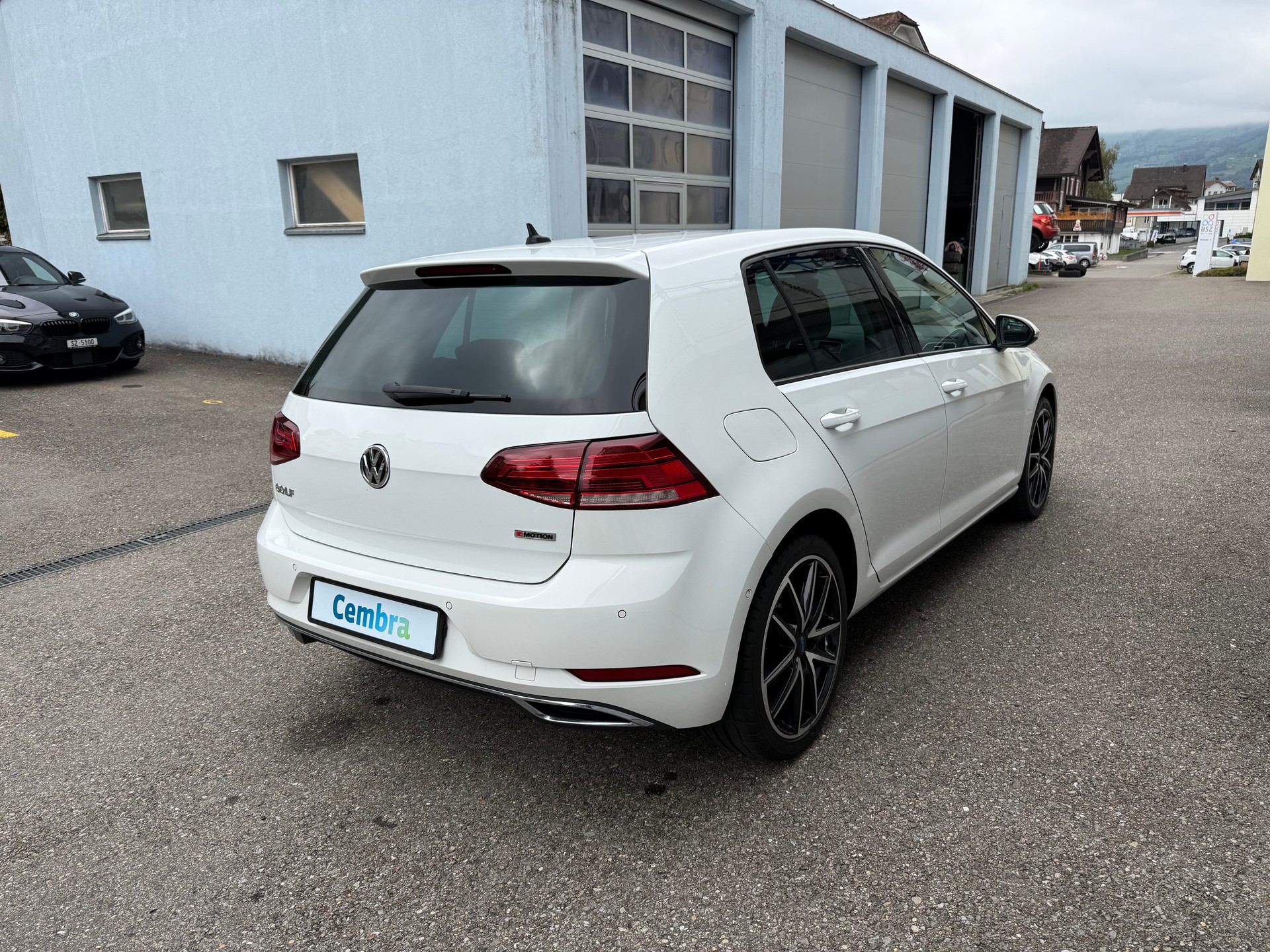VW Golf 2.0 TDI Highline Swiss Line Limited 4M DSG-showroom-element-3