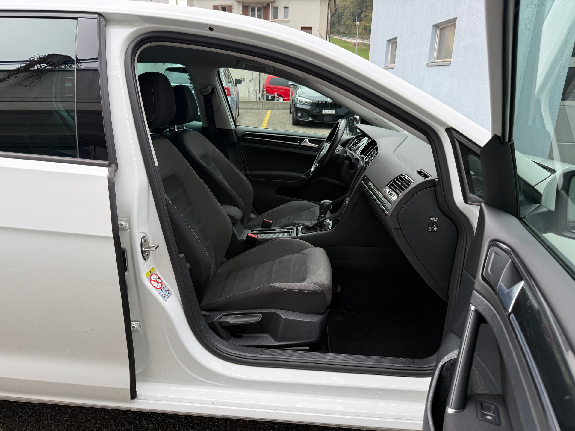 VW Golf 2.0 TDI Highline Swiss Line Limited 4M DSG-image-11