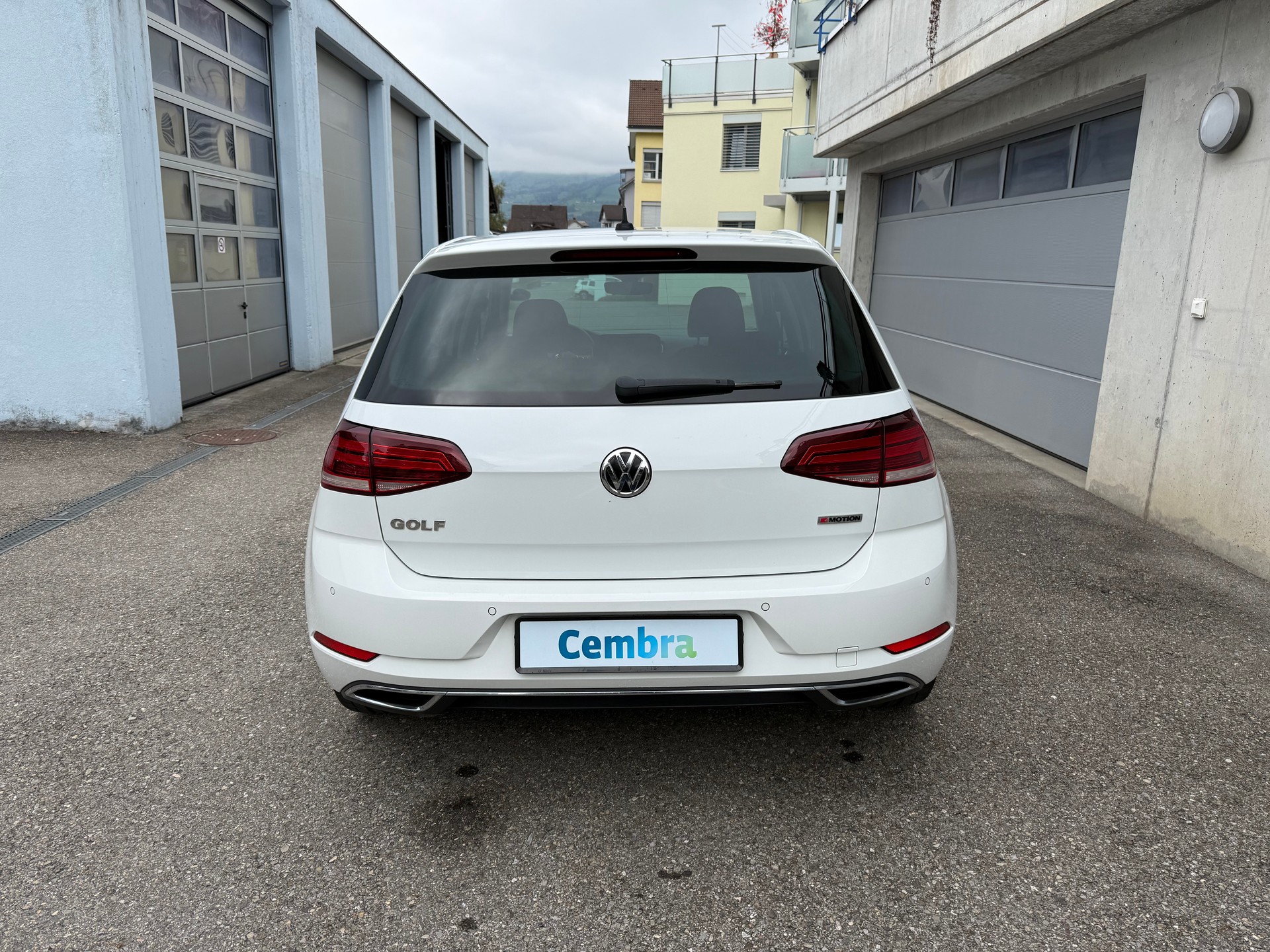 VW Golf 2.0 TDI Highline Swiss Line Limited 4M DSG-image-4