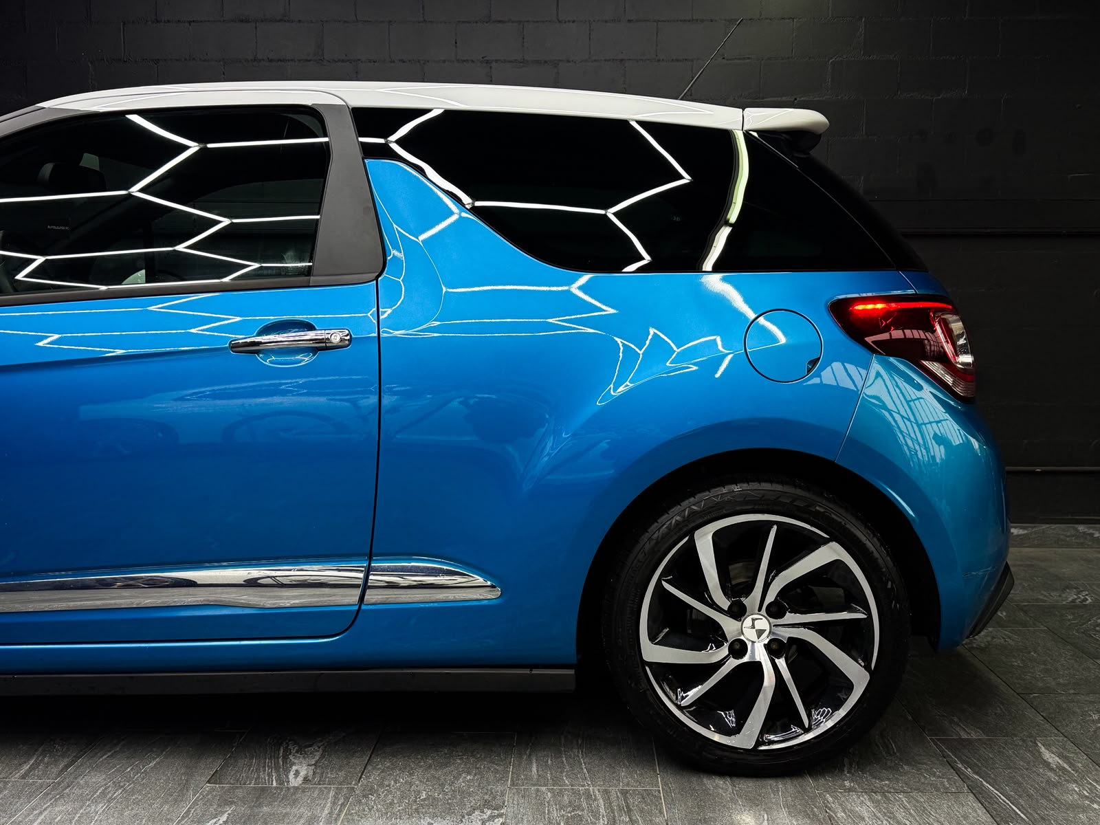 DS AUTOMOBILES DS 3 1.2 PureTech Faubourg Addict-image-6