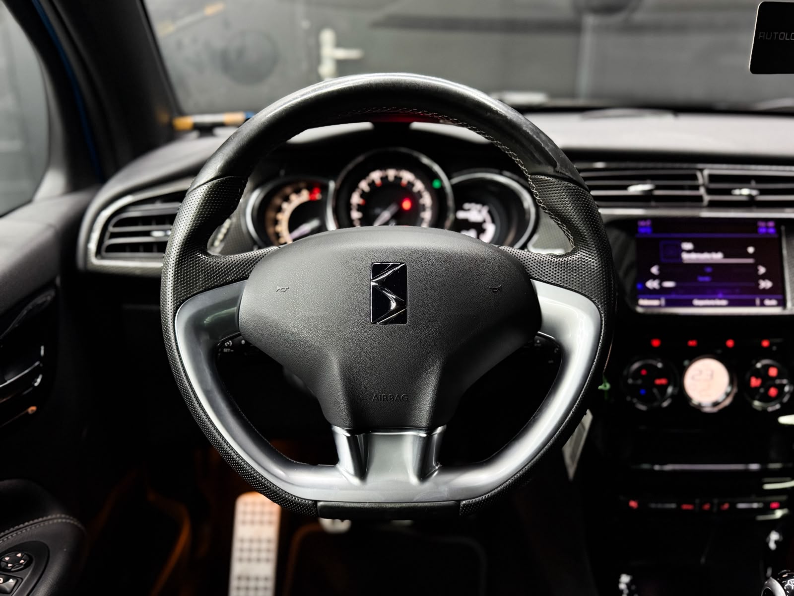 DS AUTOMOBILES DS 3 1.2 PureTech Faubourg Addict-image-10