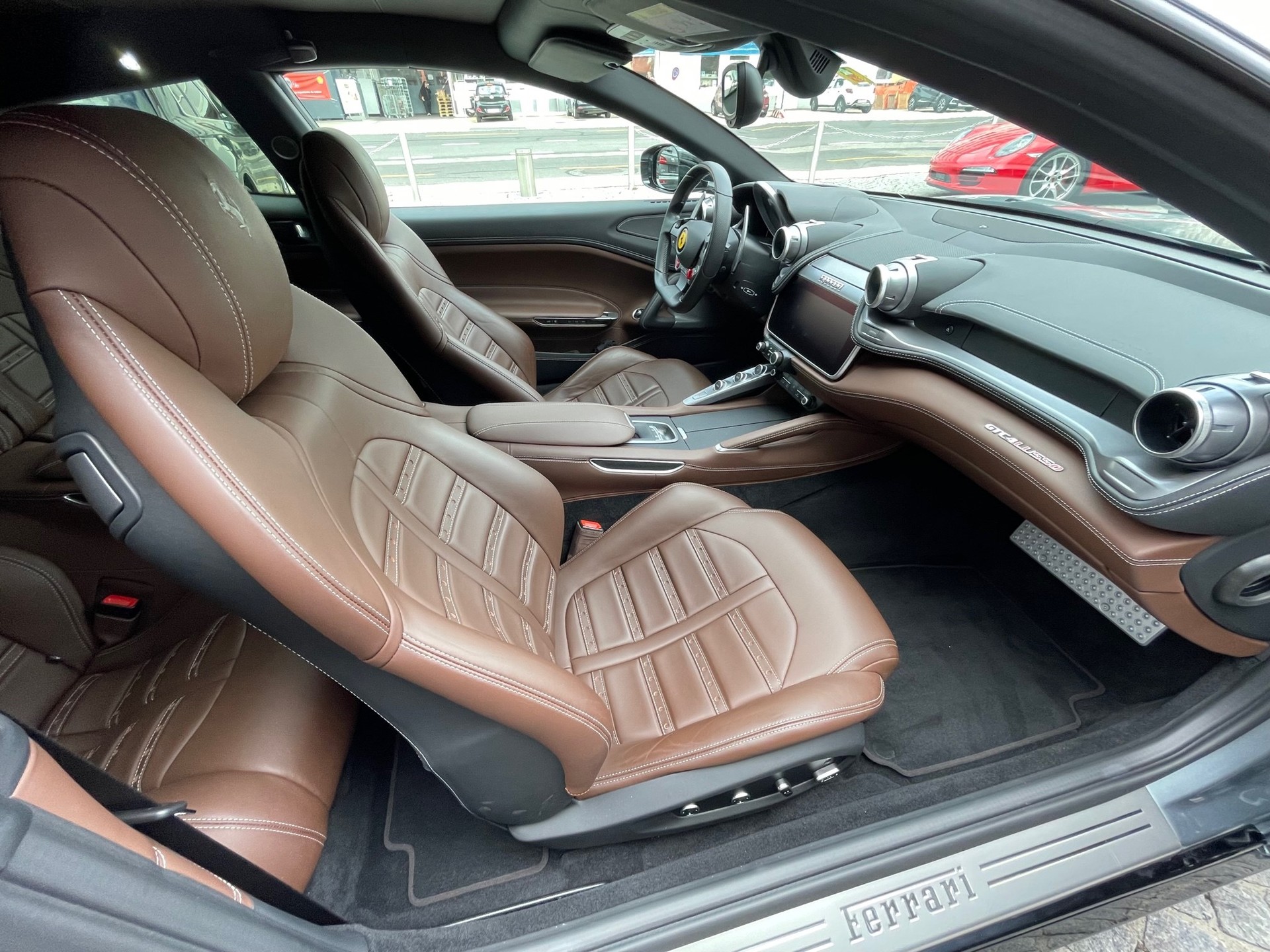 FERRARI GTC 4 Lusso-image-9