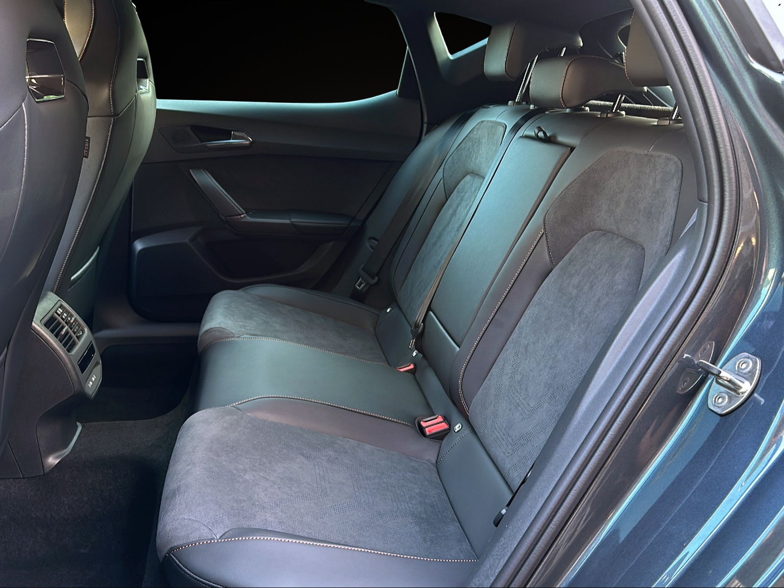 CUPRA LEON 1.5 TSI DSG-image-11