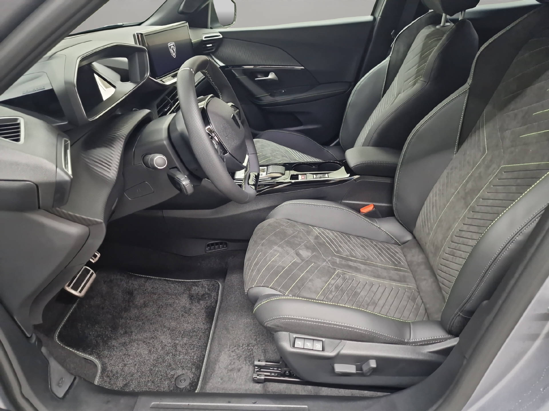 PEUGEOT E-2008 GT-image-5