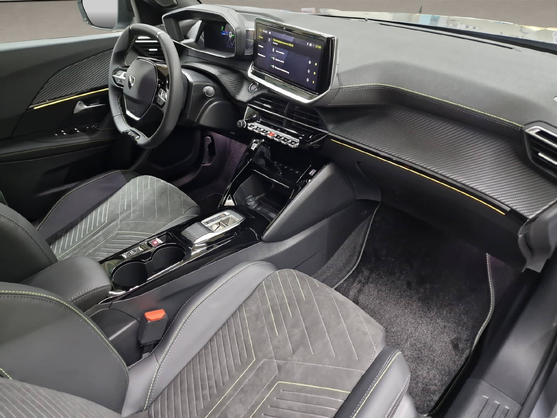 PEUGEOT E-2008 GT-image-10