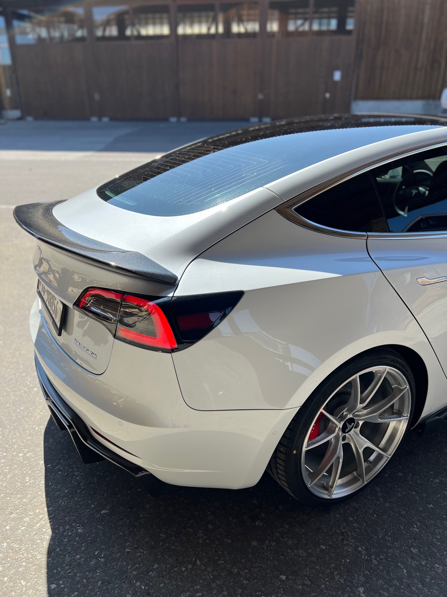 TESLA Model 3 Performance Dual Motor AWD-image-3