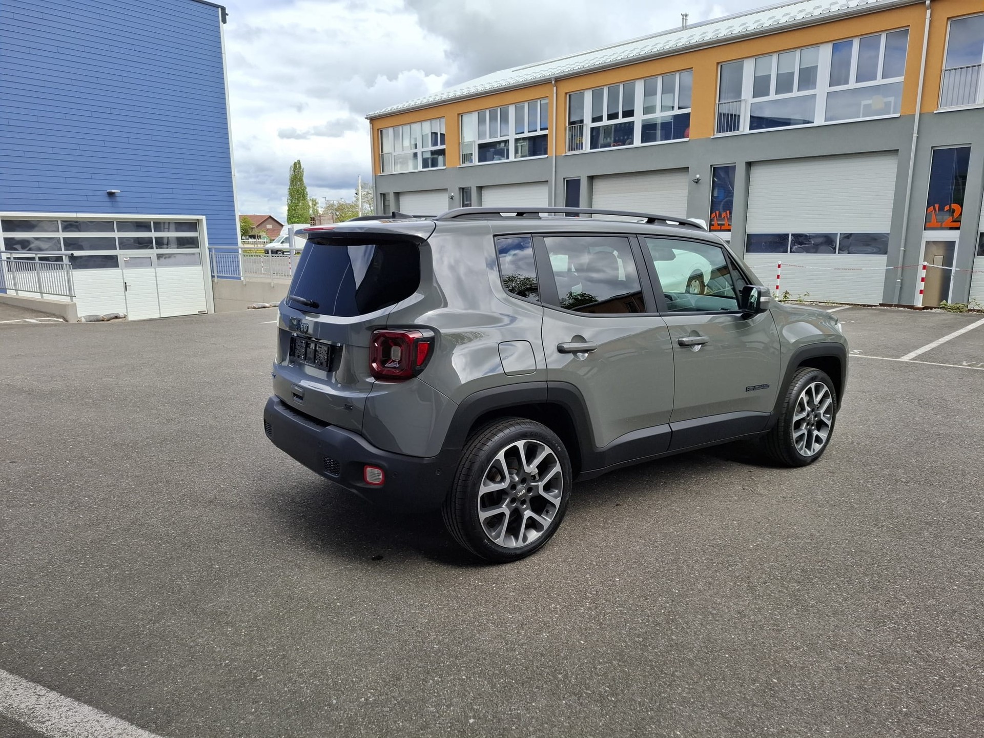 JEEP Renegade 1.3 T PHEV S Plus Sky AWD-image-4