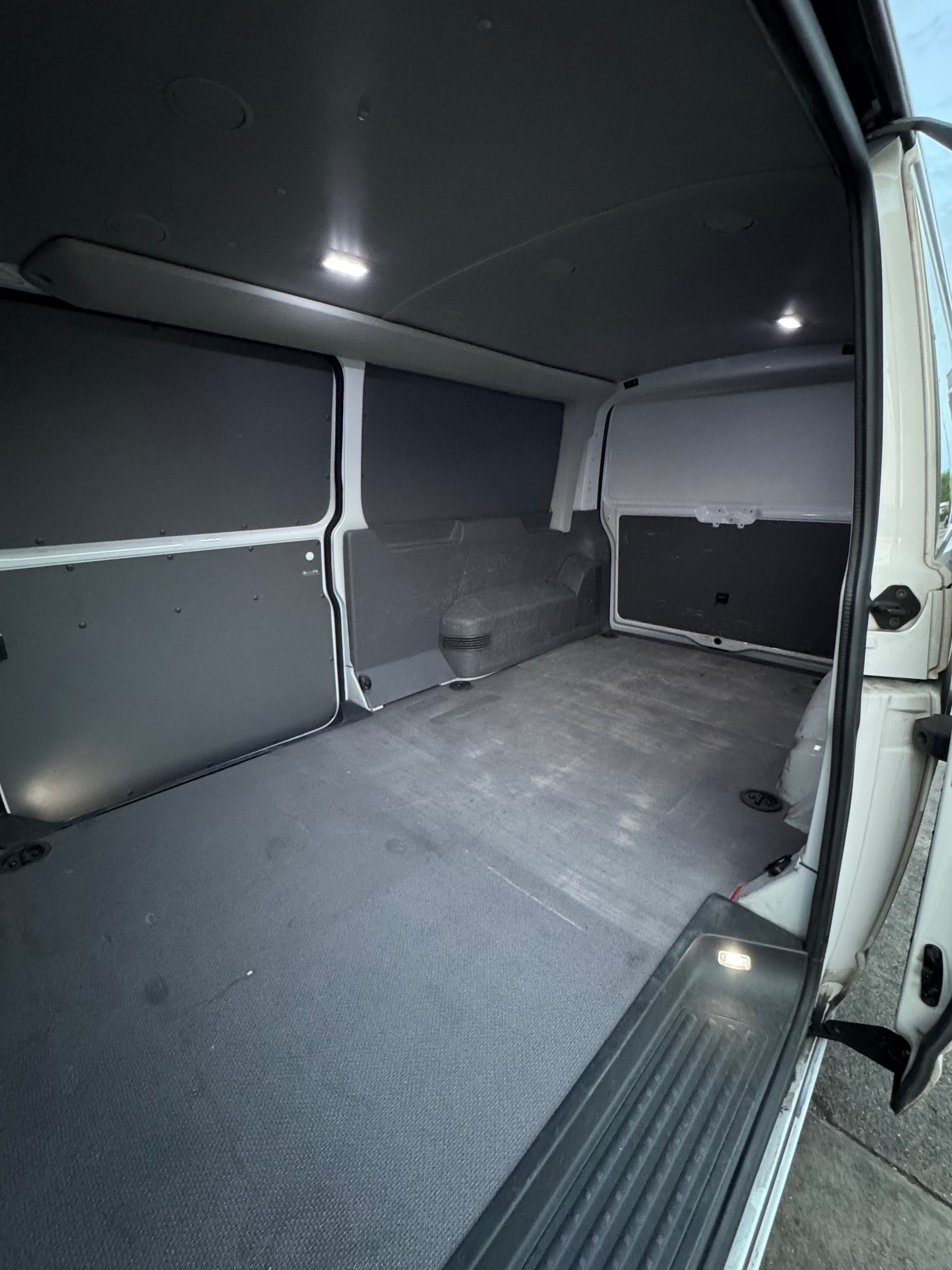 VW T6.1 2.0 TDI DSG Camper Umbau Möglich-image-10