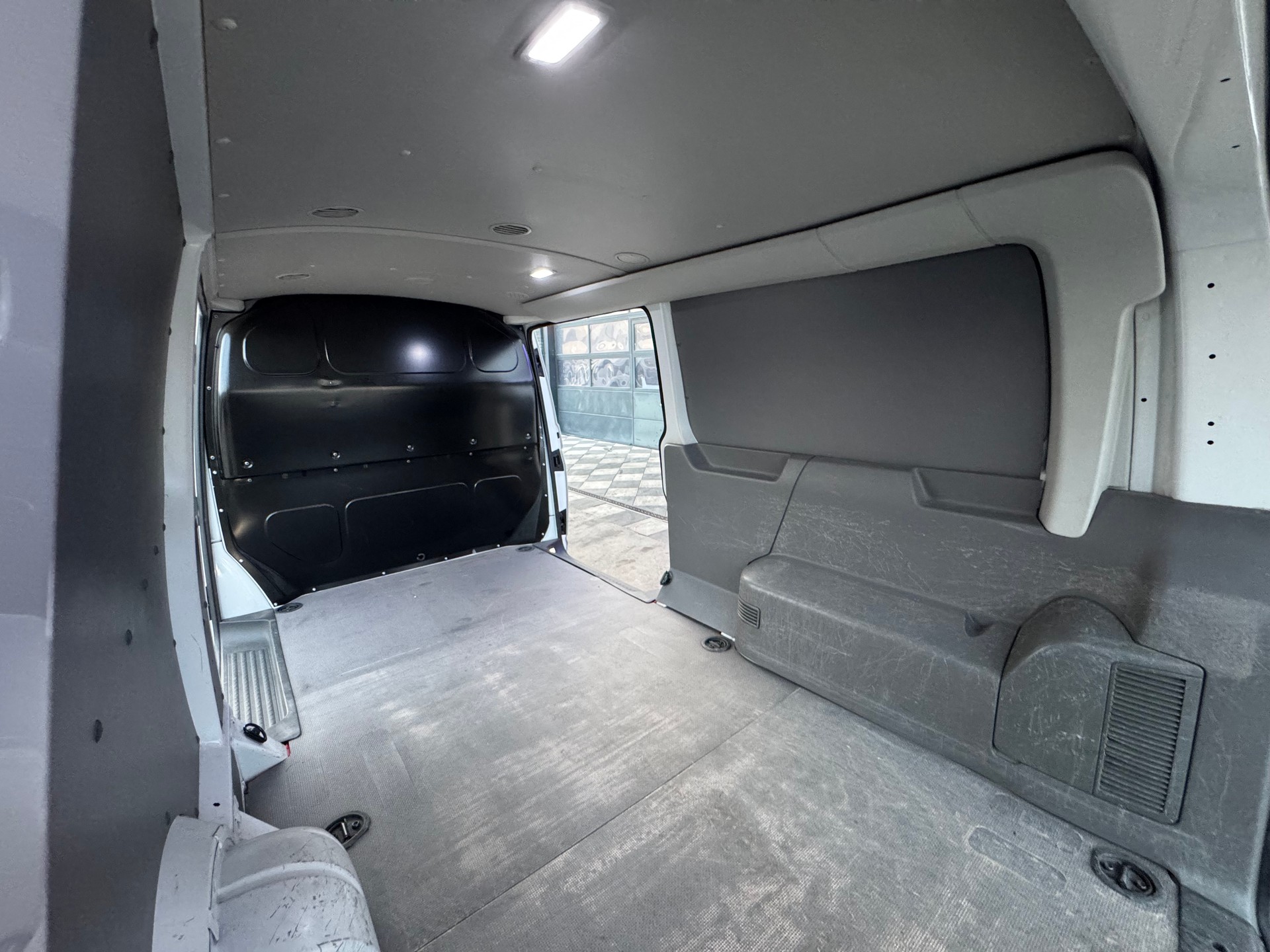 VW T6.1 2.0 TDI DSG Camper Umbau Möglich-image-9