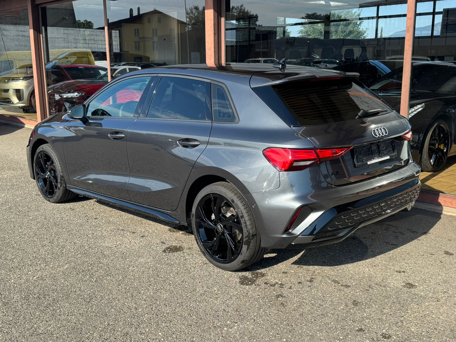 AUDI A3 Sportback 35 TFSI S line S-tronic-image-3