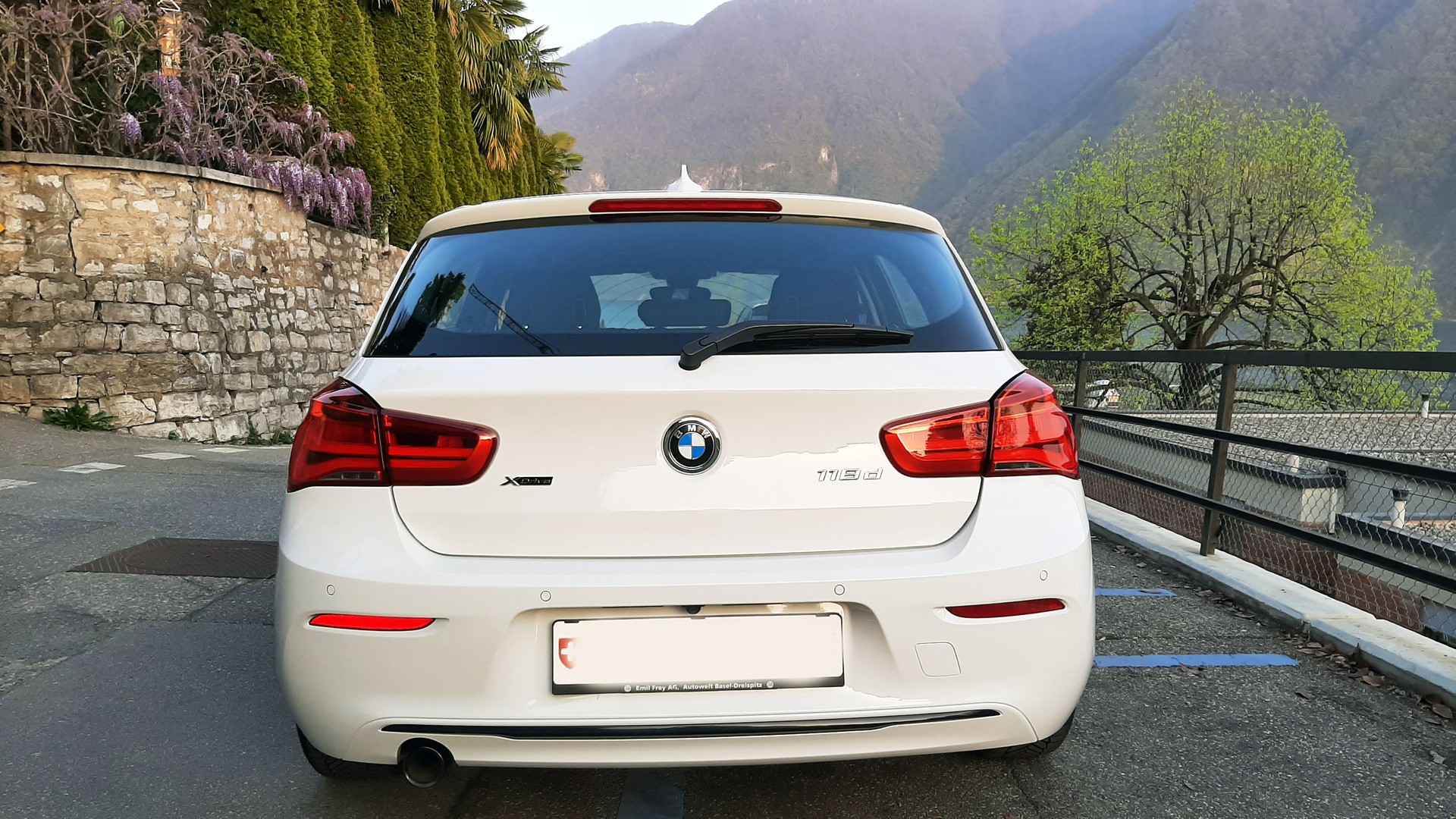 BMW 118d xDrive Sport Line-image-1