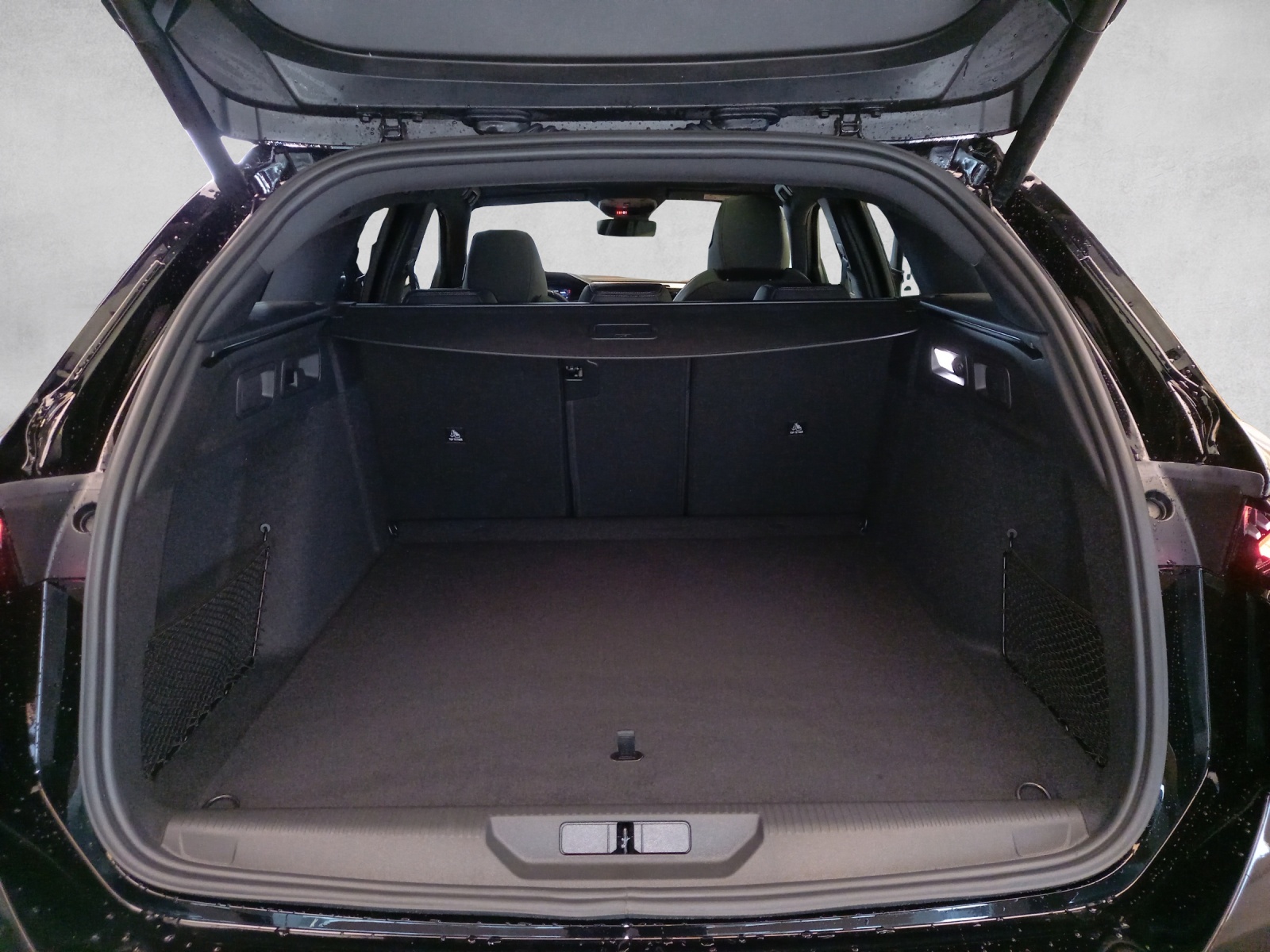 PEUGEOT 308 SW 1.6 PHEV 180 GT-image-13