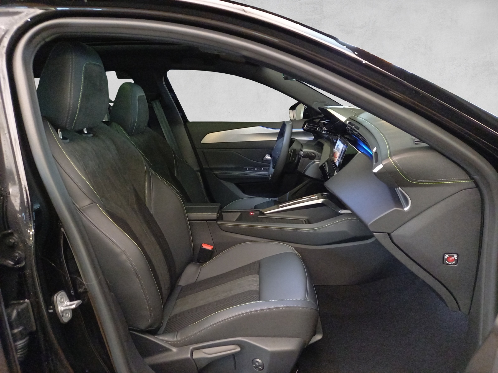 PEUGEOT 308 SW 1.6 PHEV 180 GT-image-14