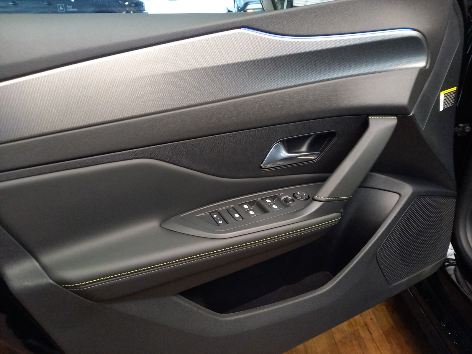 PEUGEOT 308 SW 1.6 PHEV 180 GT-image-11